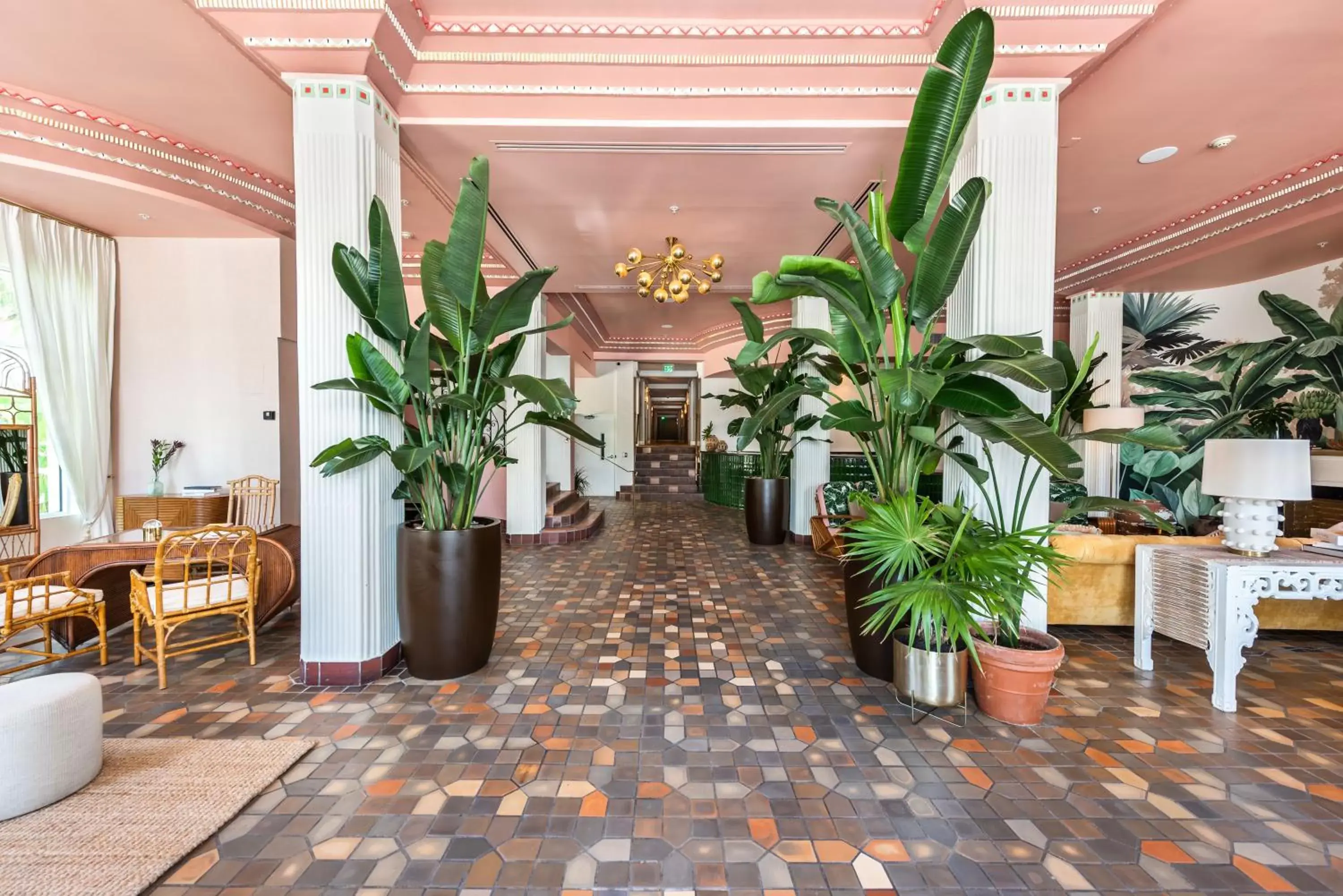 Lobby or reception, Restaurant/Places to Eat in The Savoy Hotel & Beach Club