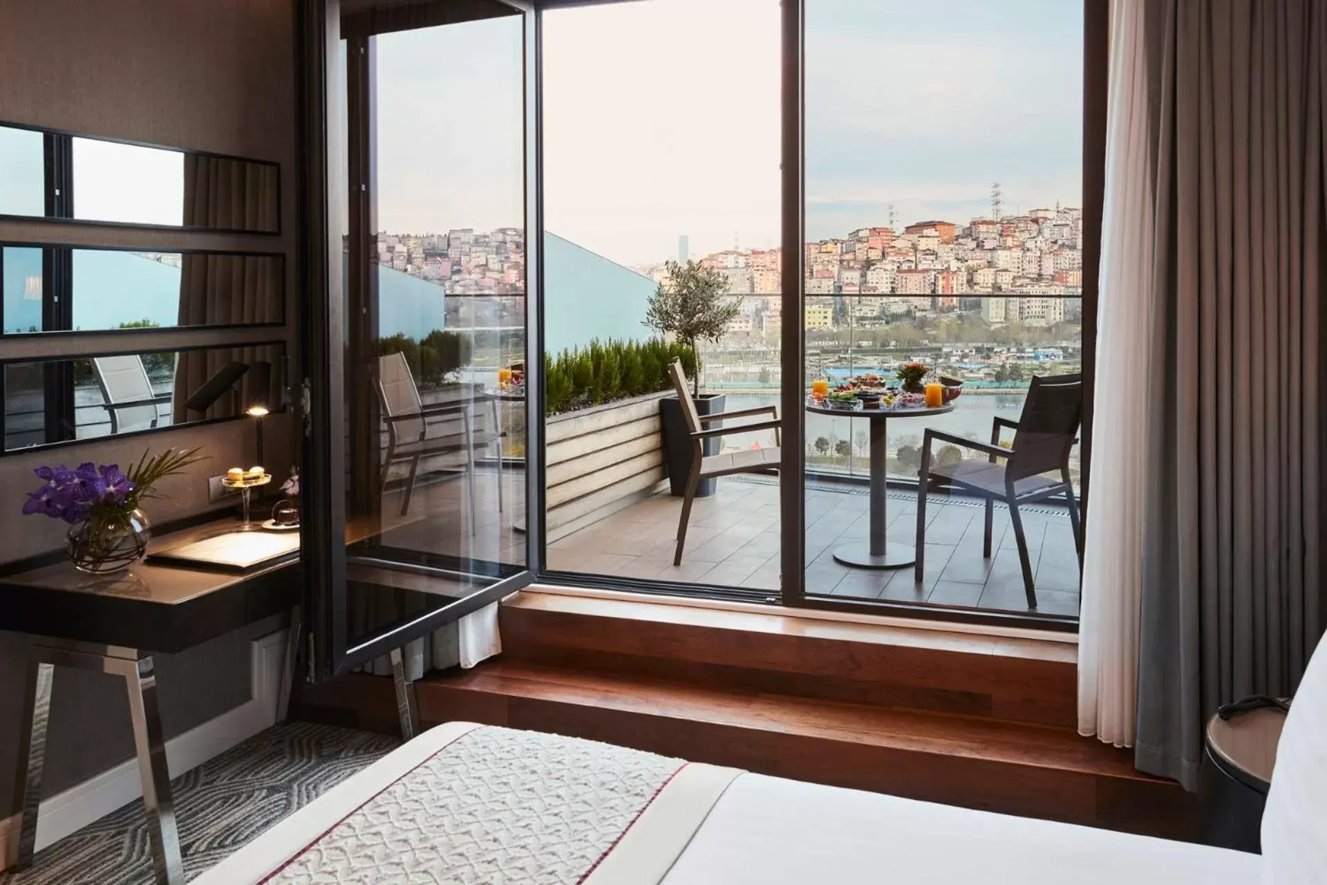 Balcony/Terrace in Mövenpick Istanbul Hotel Golden Horn