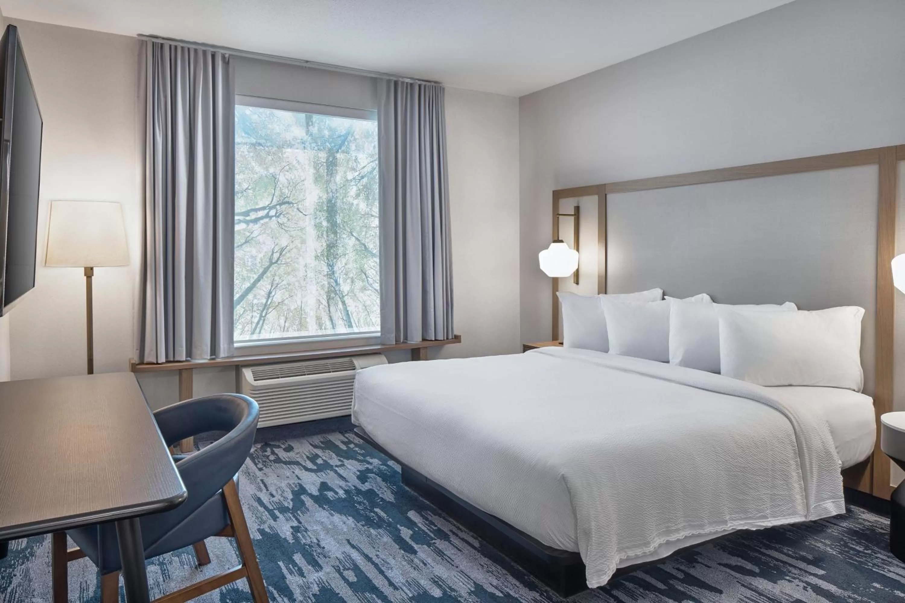 Photo of the whole room, Bed in Fairfield Inn & Suites by Marriott Penticton