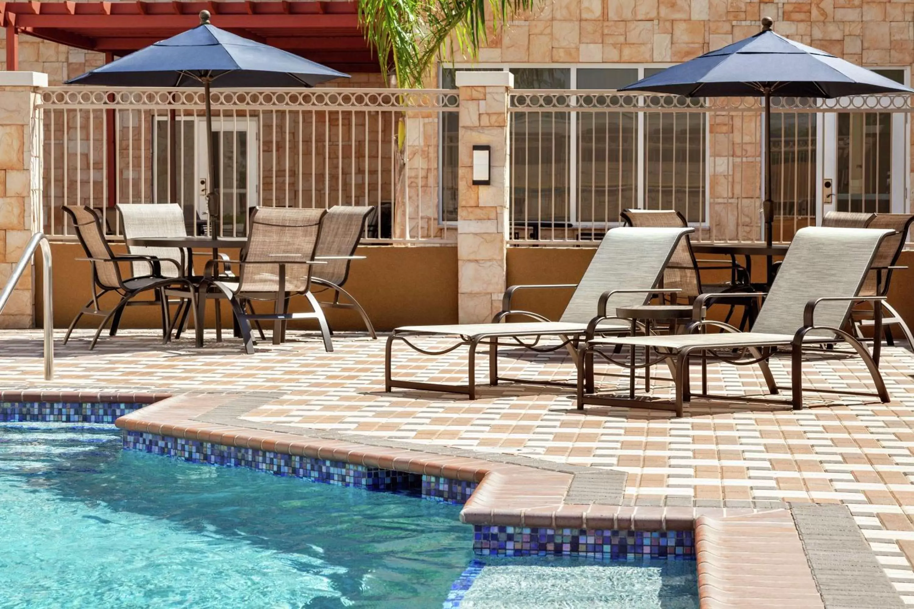 Property building, Swimming Pool in Homewood Suites By Hilton Harlingen