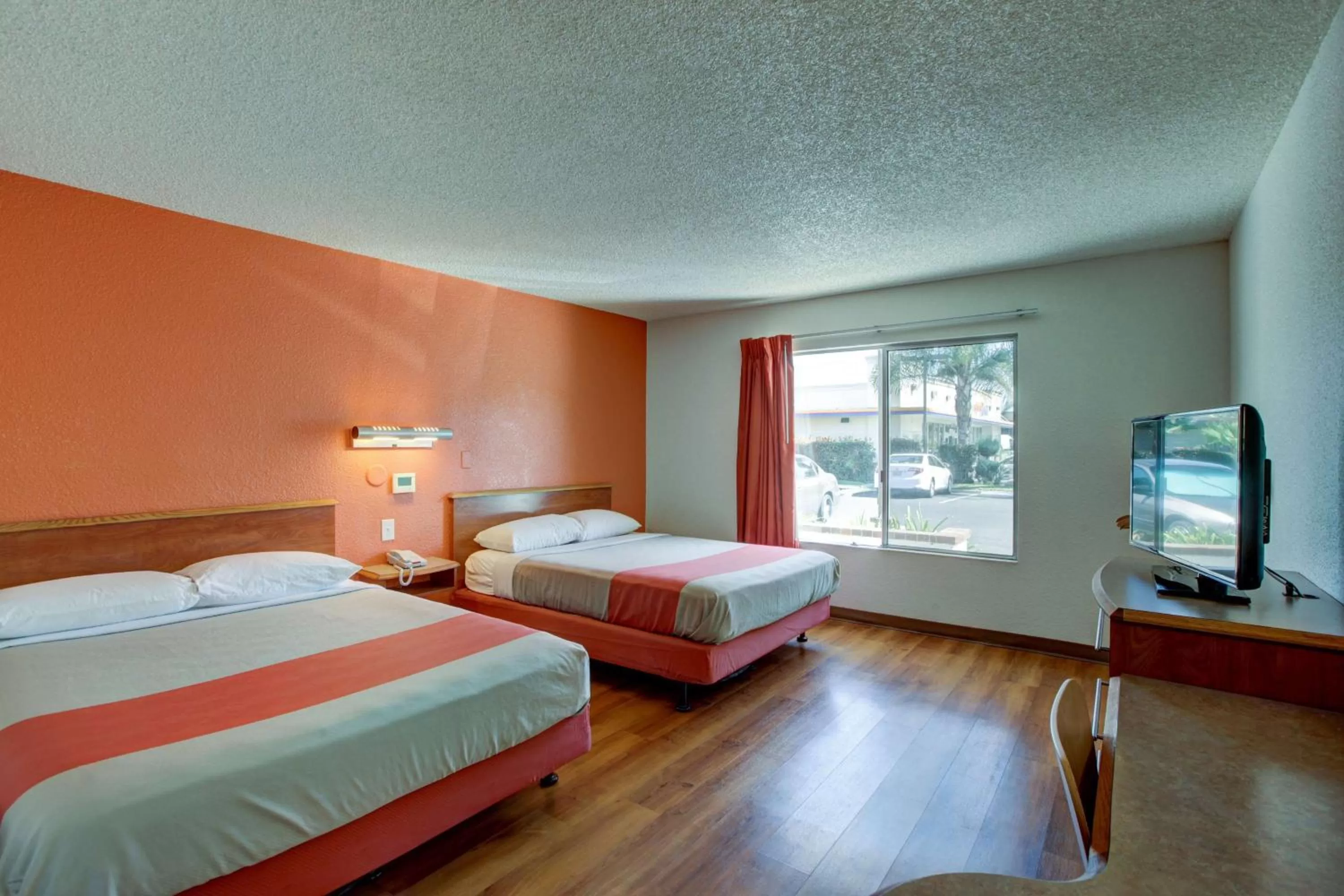 Bedroom, Bed in Motel 6-Santa Ana, CA - Irvine - Orange County Airport