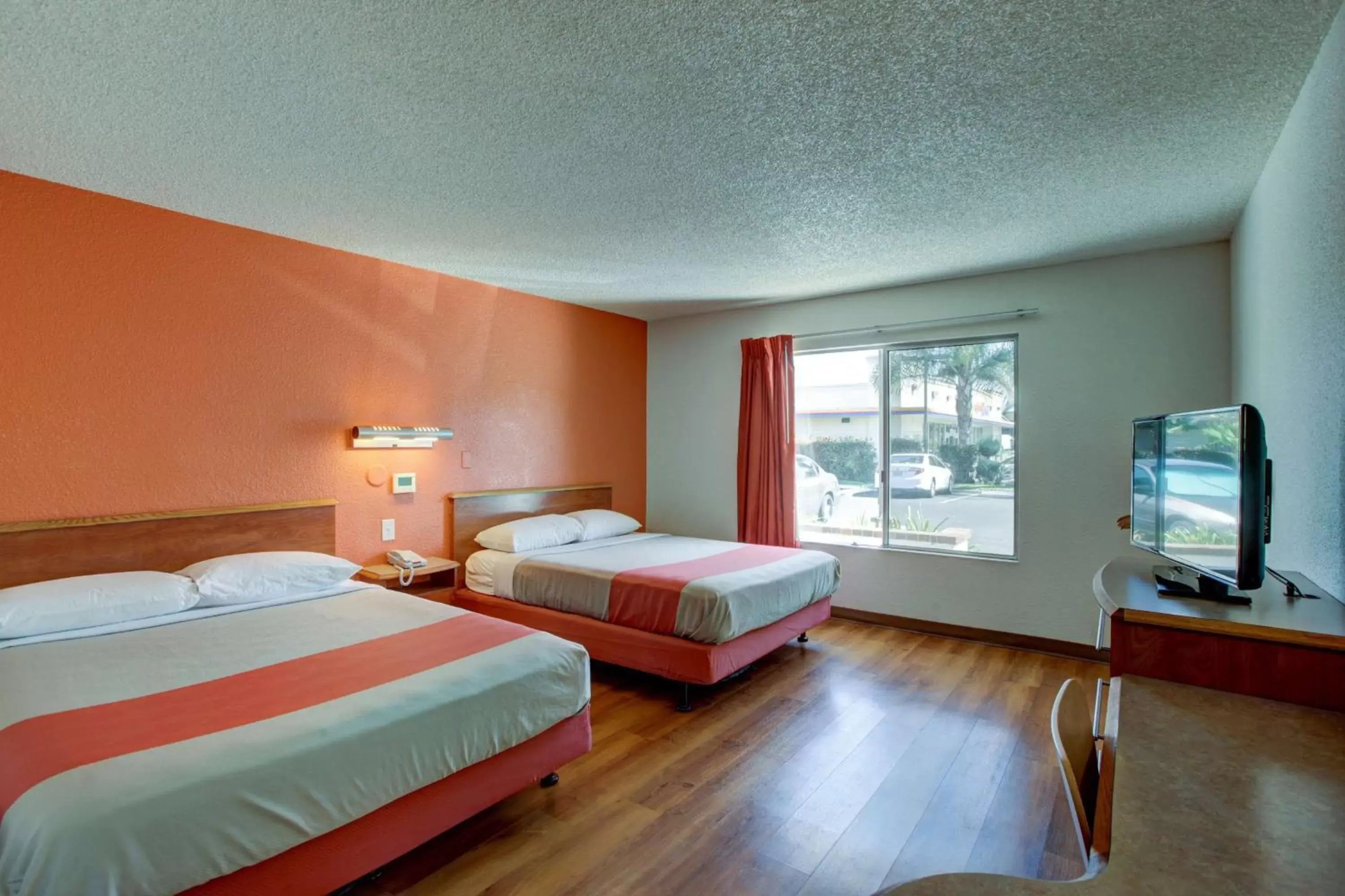 Bedroom in Motel 6-Santa Ana, CA - Irvine - Orange County Airport