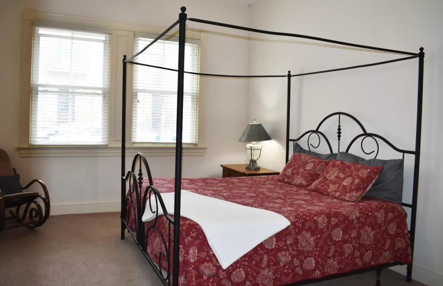 Bedroom, Bed in Hermann Crown Suites