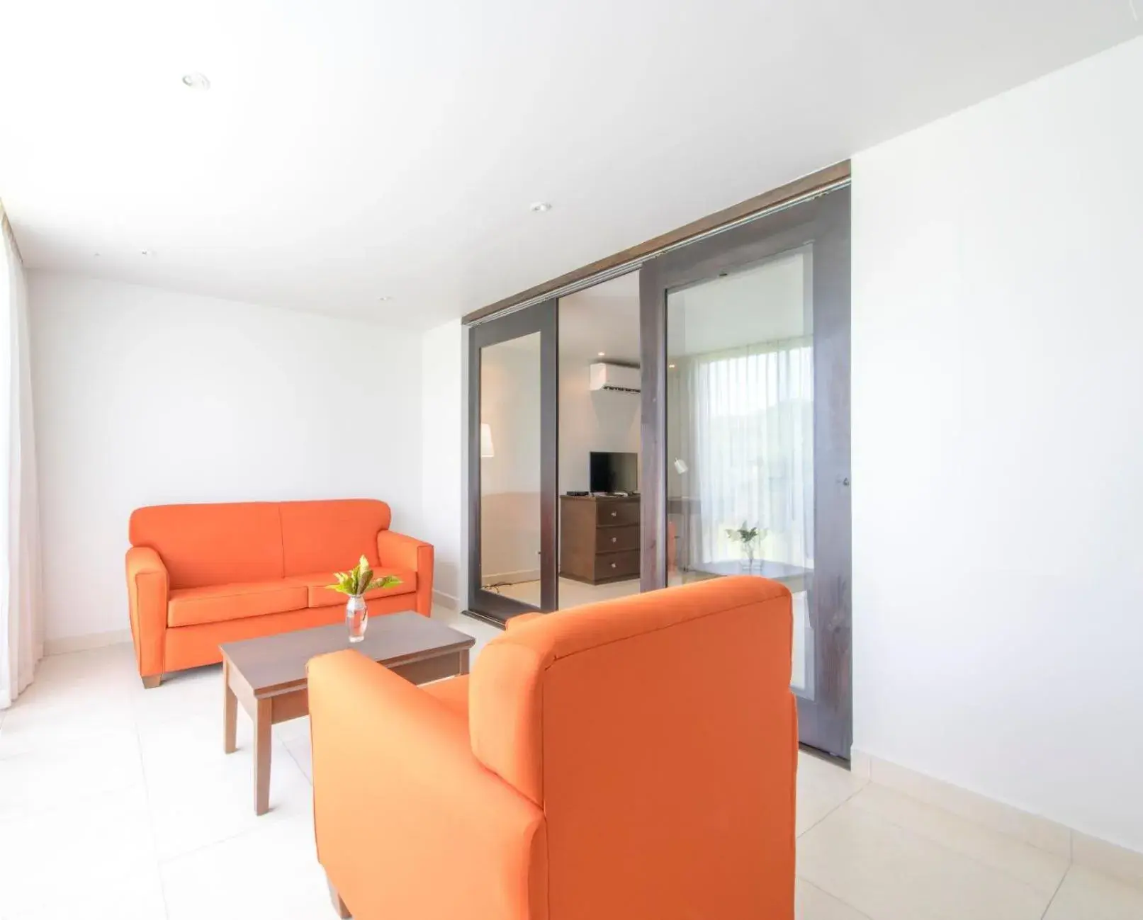Living room, Seating Area in Mount Irvine Bay Resort