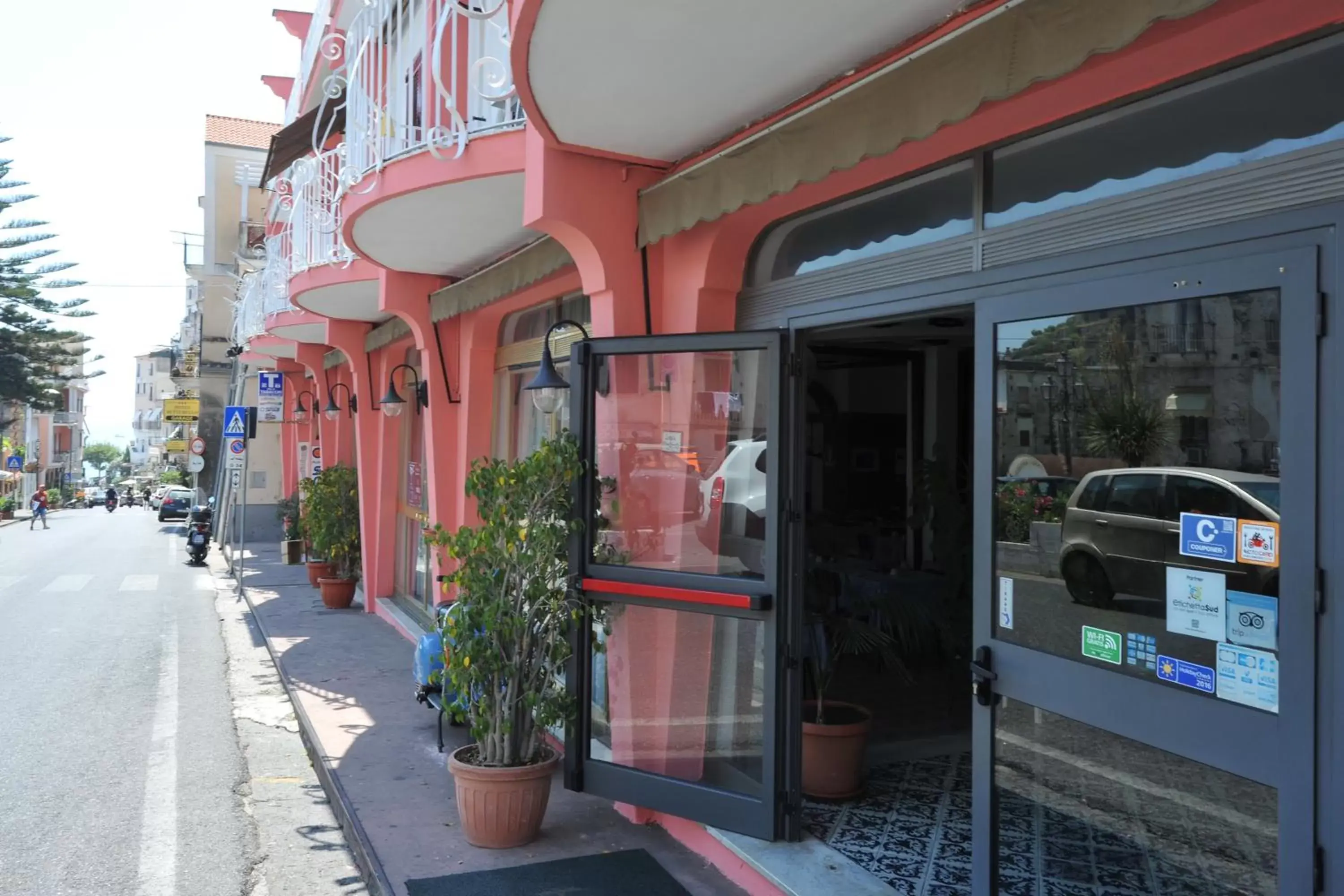 Facade/entrance in Hotel Europa