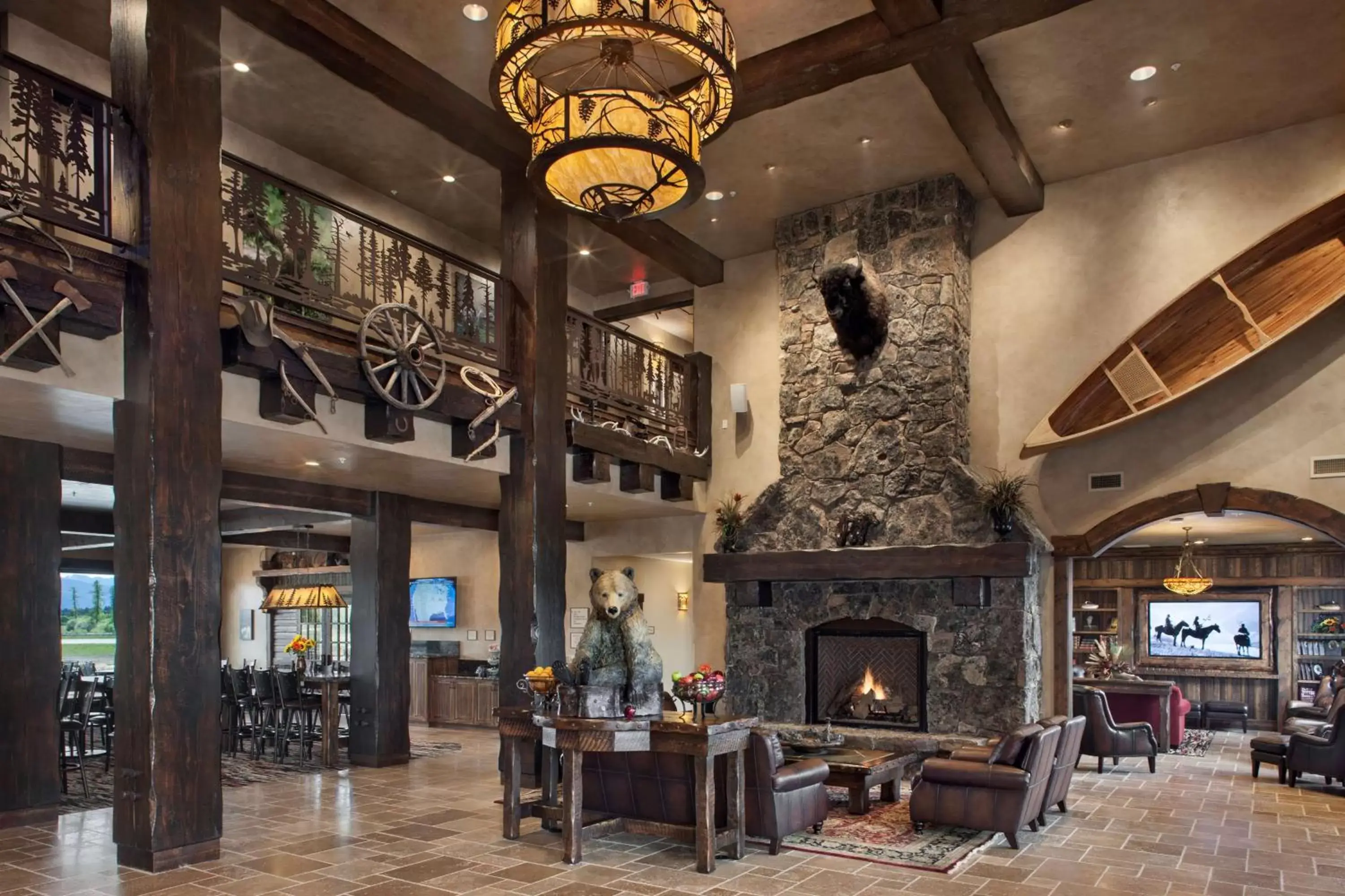 Lobby or reception, Restaurant/Places to Eat in Glacier International Lodge