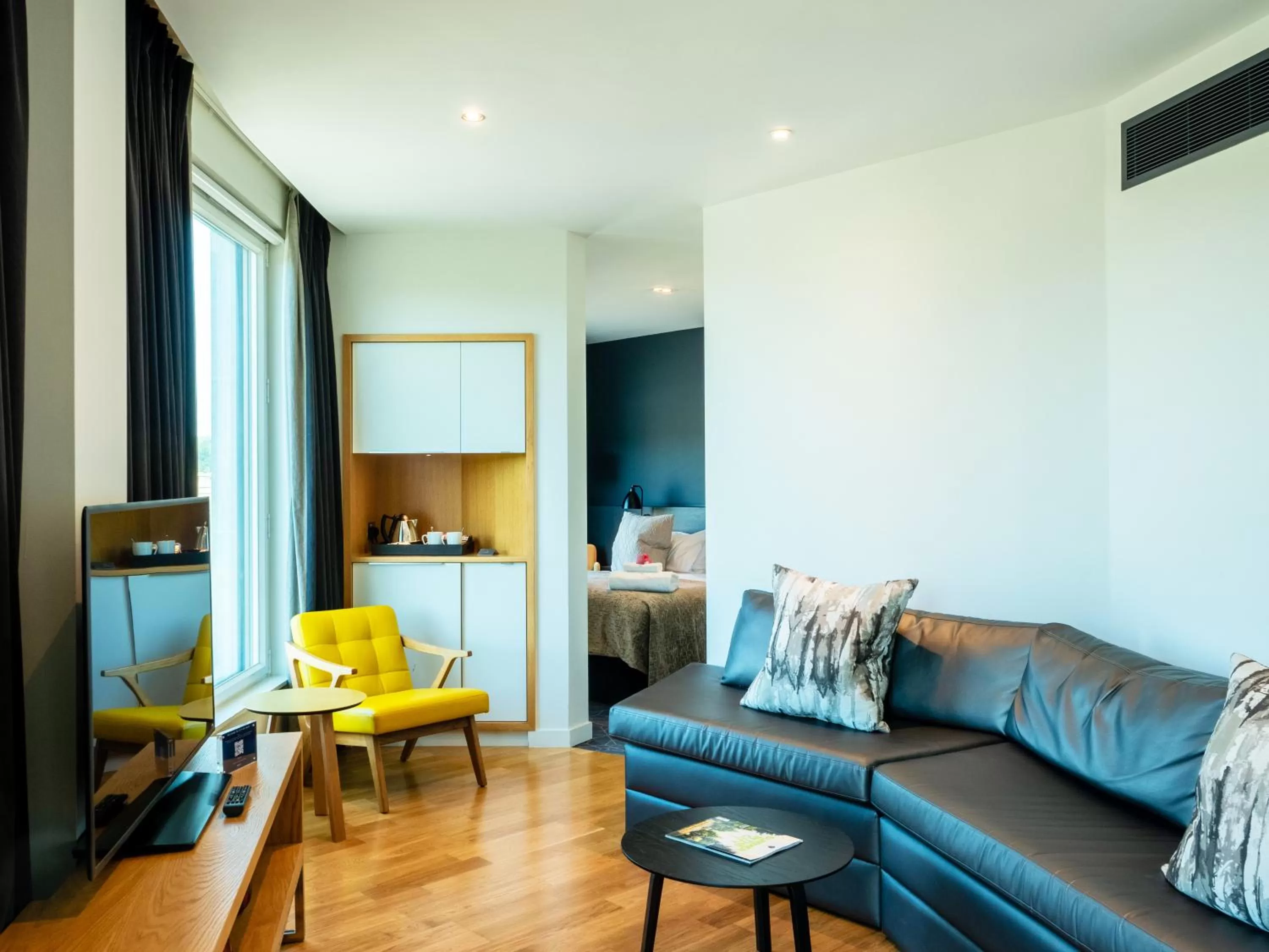 TV and multimedia in Apex City of Bath Hotel