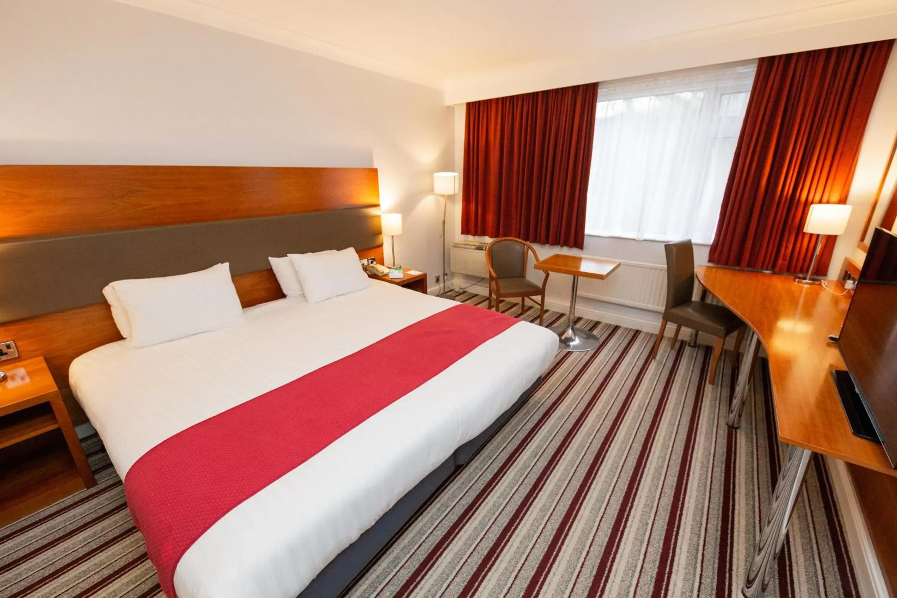 Bedroom, Bed in Holiday Inn Newport by IHG Bedroom, Bed in Holiday Inn Newport by IHG