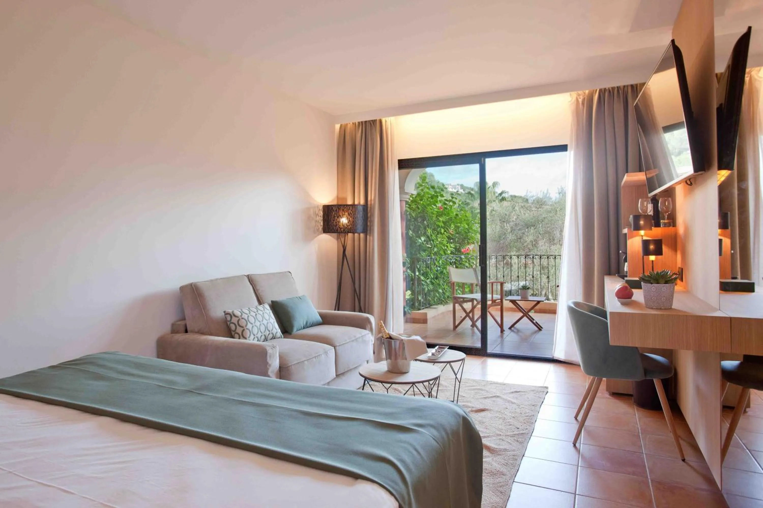 Living room, Bed in Mon Port Hotel & Spa