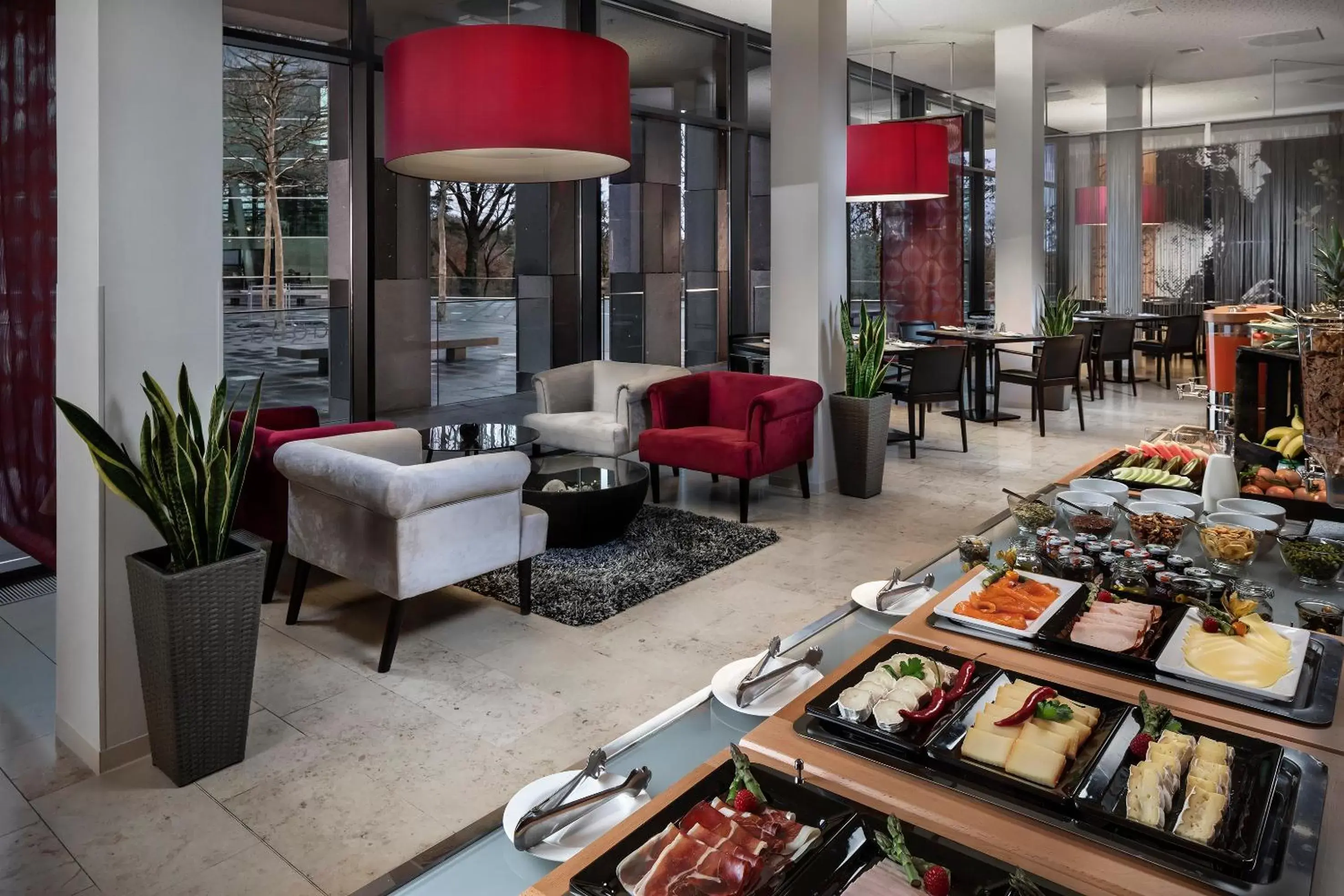 Restaurant/places to eat in Melia Luxembourg