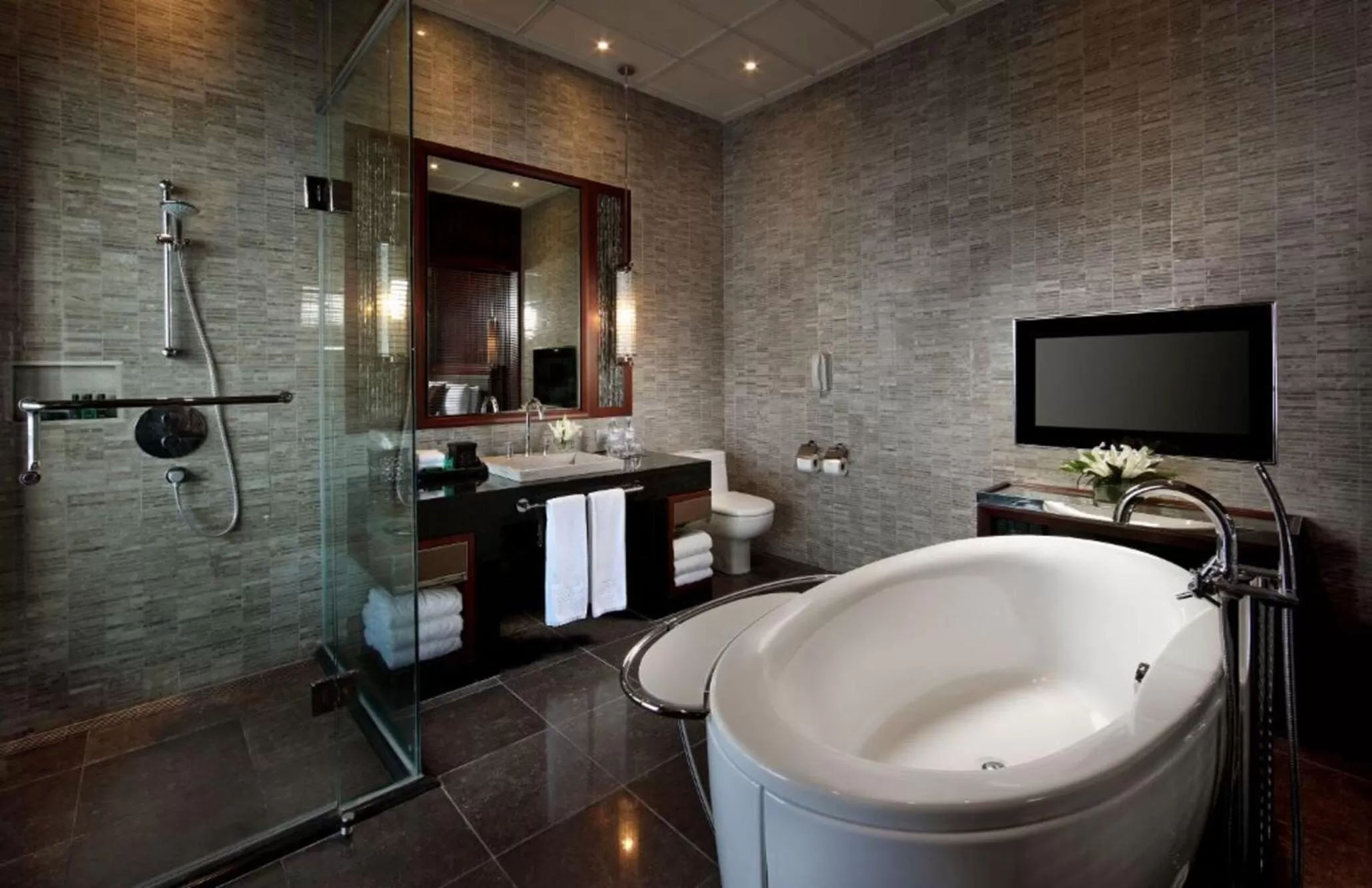 Bathroom in Sofitel Philippine Plaza Manila