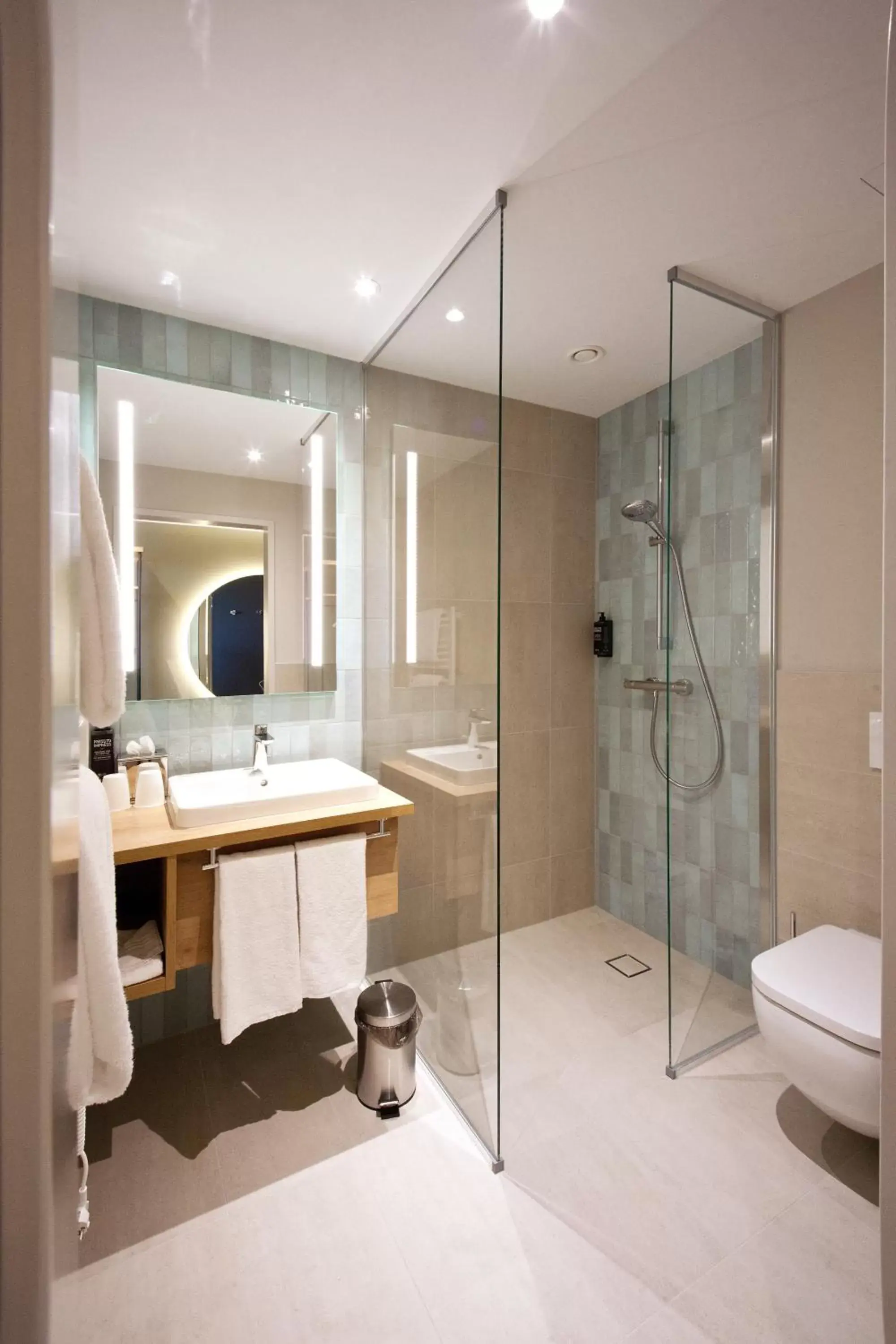 Bathroom in ibis Styles Parndorf Neusiedler See