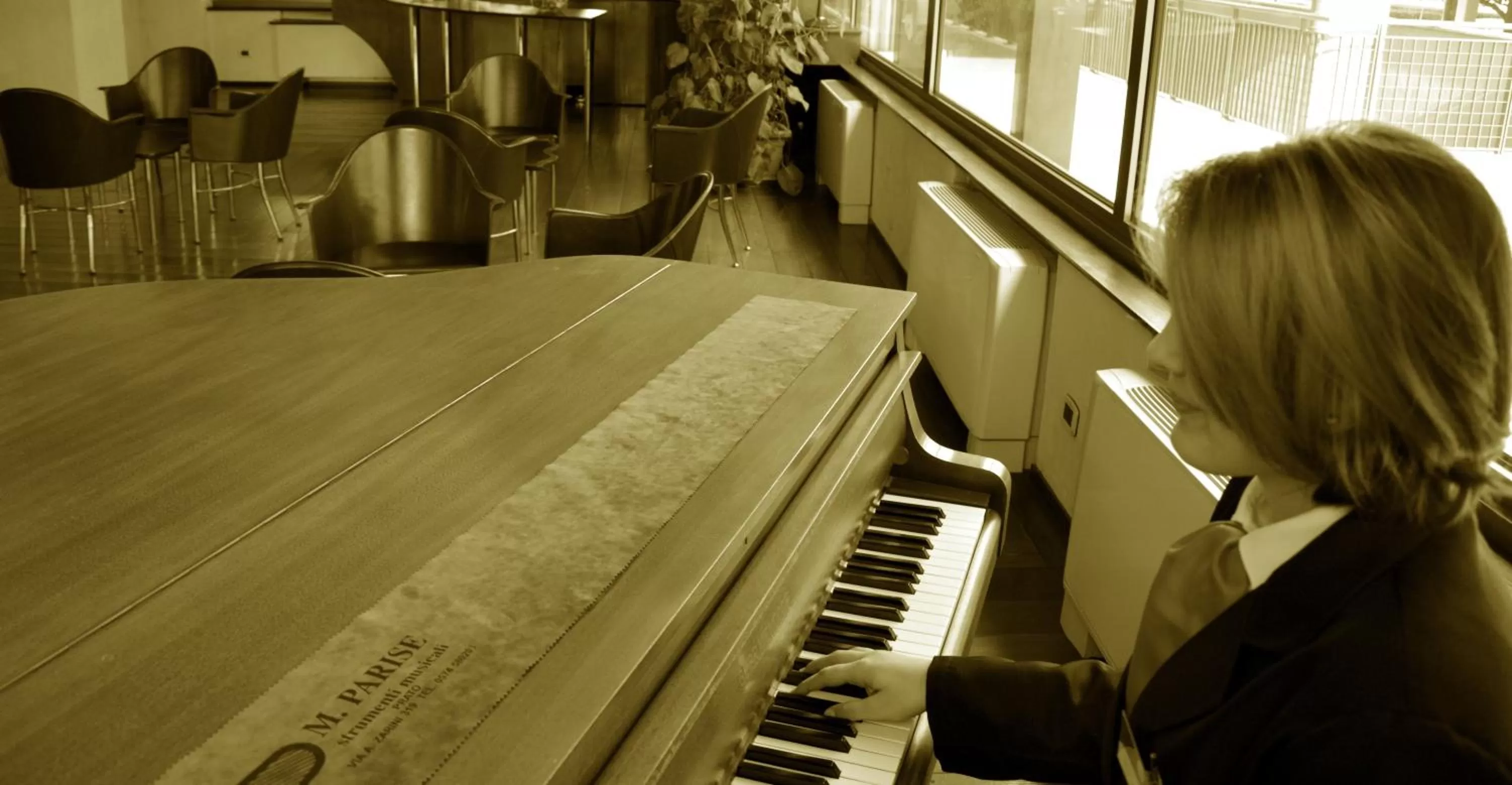 Communal lounge/ TV room in Hotel President