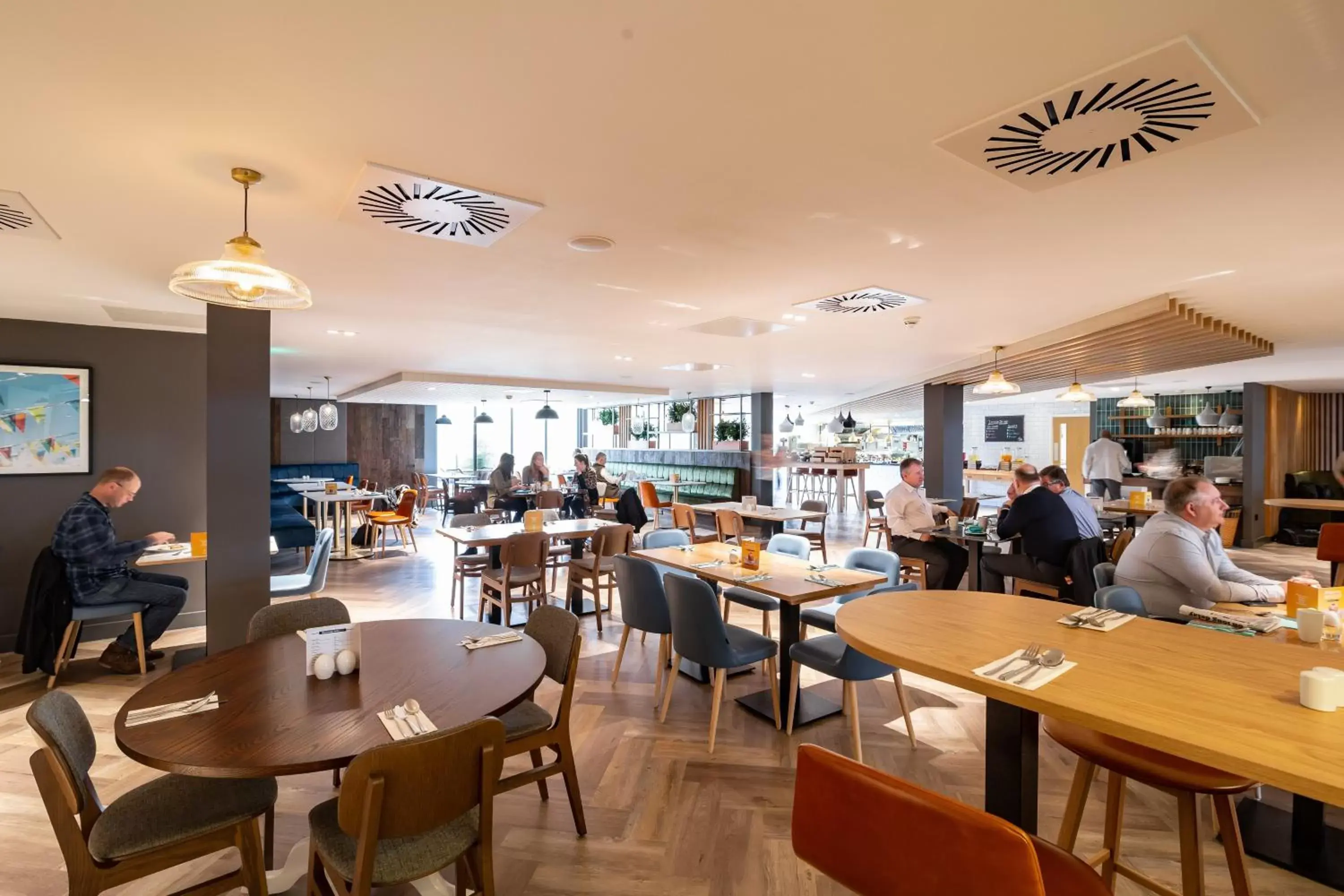 Breakfast, Restaurant/Places to Eat in Holiday Inn Winchester, an IHG Hotel