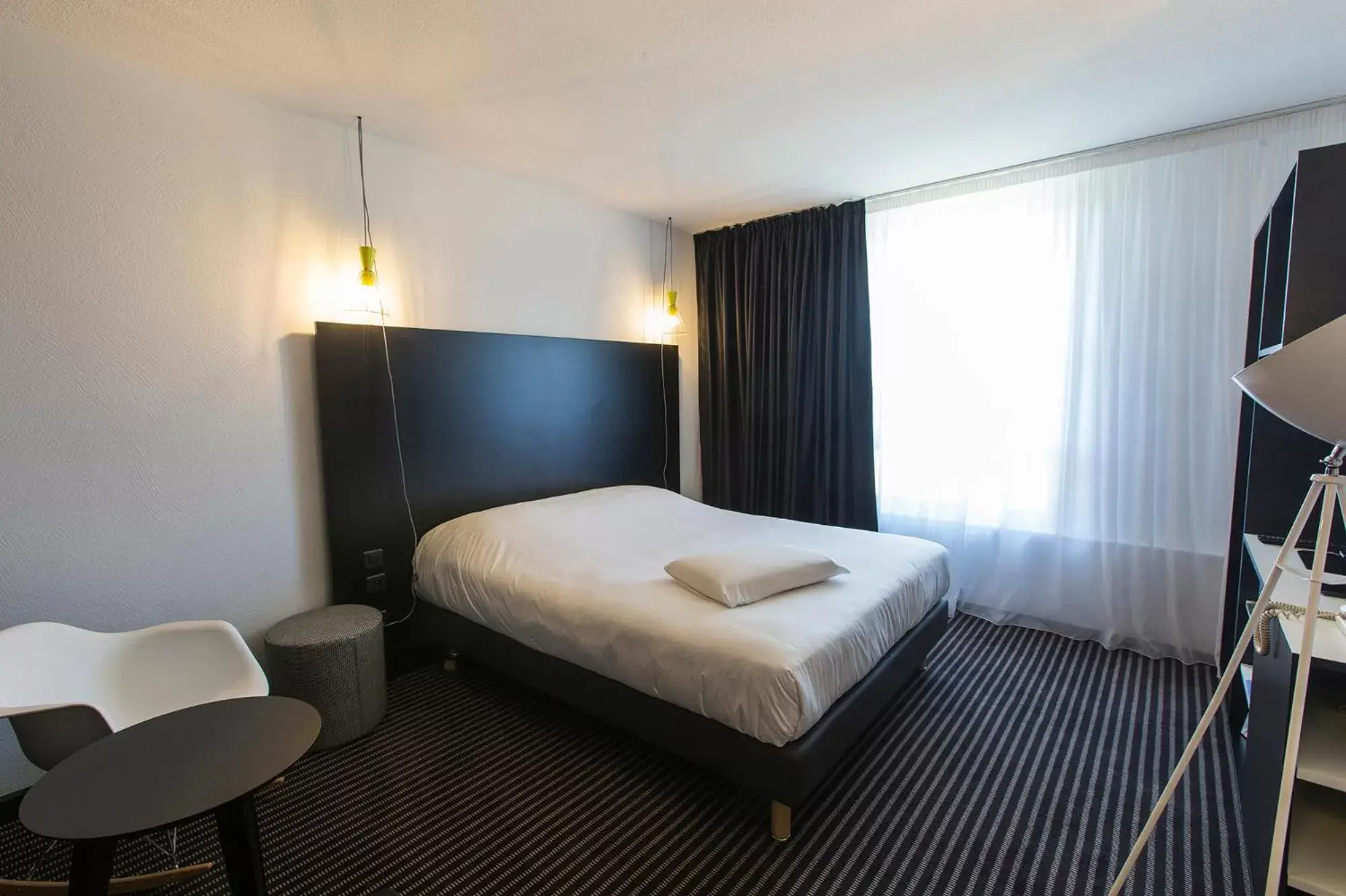 Bedroom, Bed in Kyriad Montchanin le Creusot Bedroom, Bed in Kyriad Montchanin le Creusot