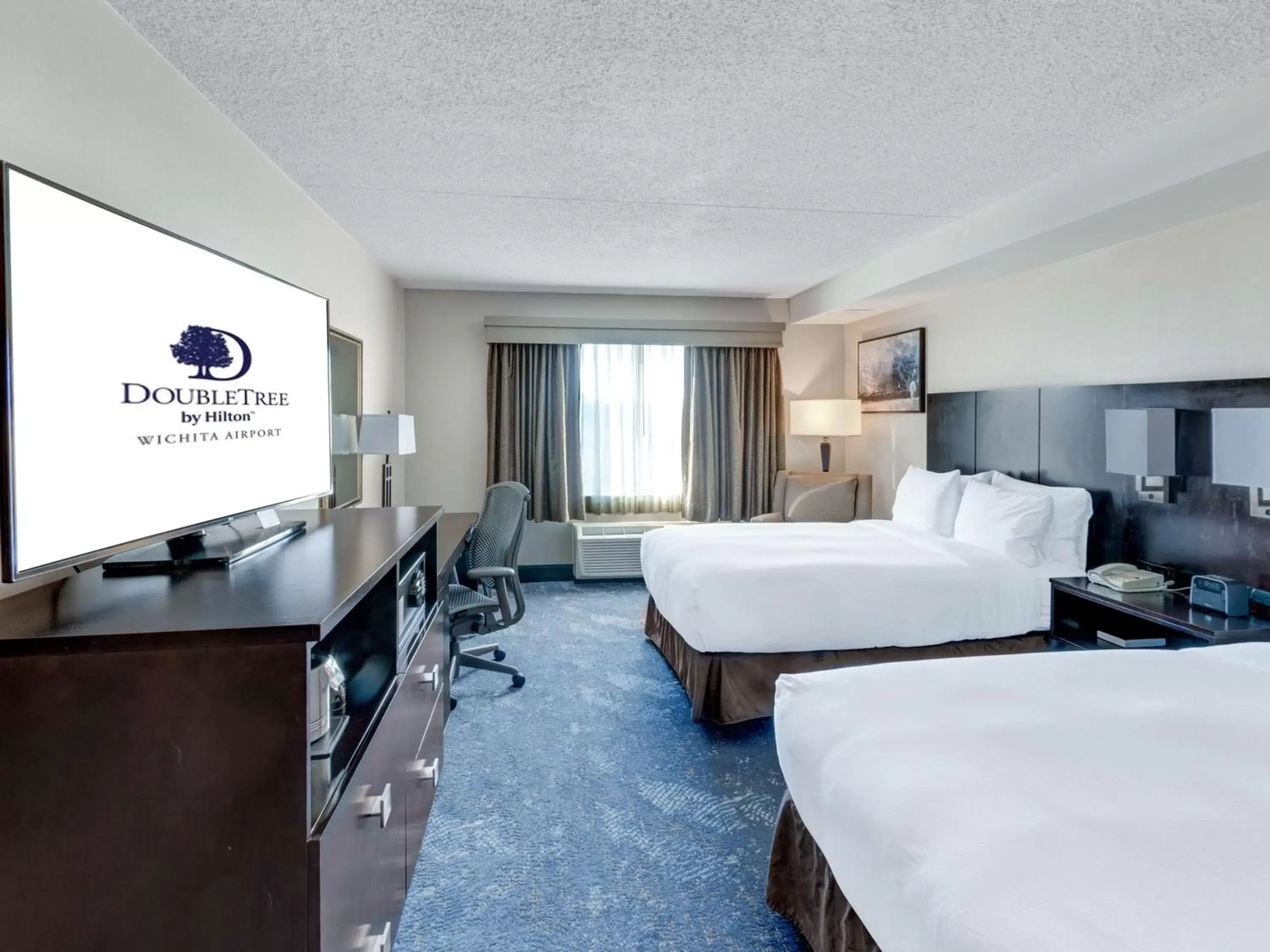 Bedroom in DoubleTree by Hilton Wichita Airport