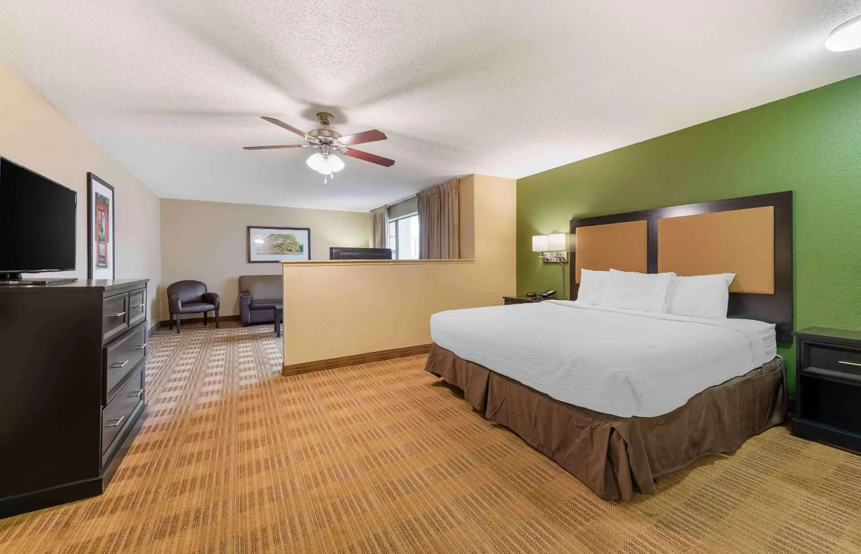 Bedroom, Bed in Extended Stay America Suites - Minneapolis - Airport - Eagan - South