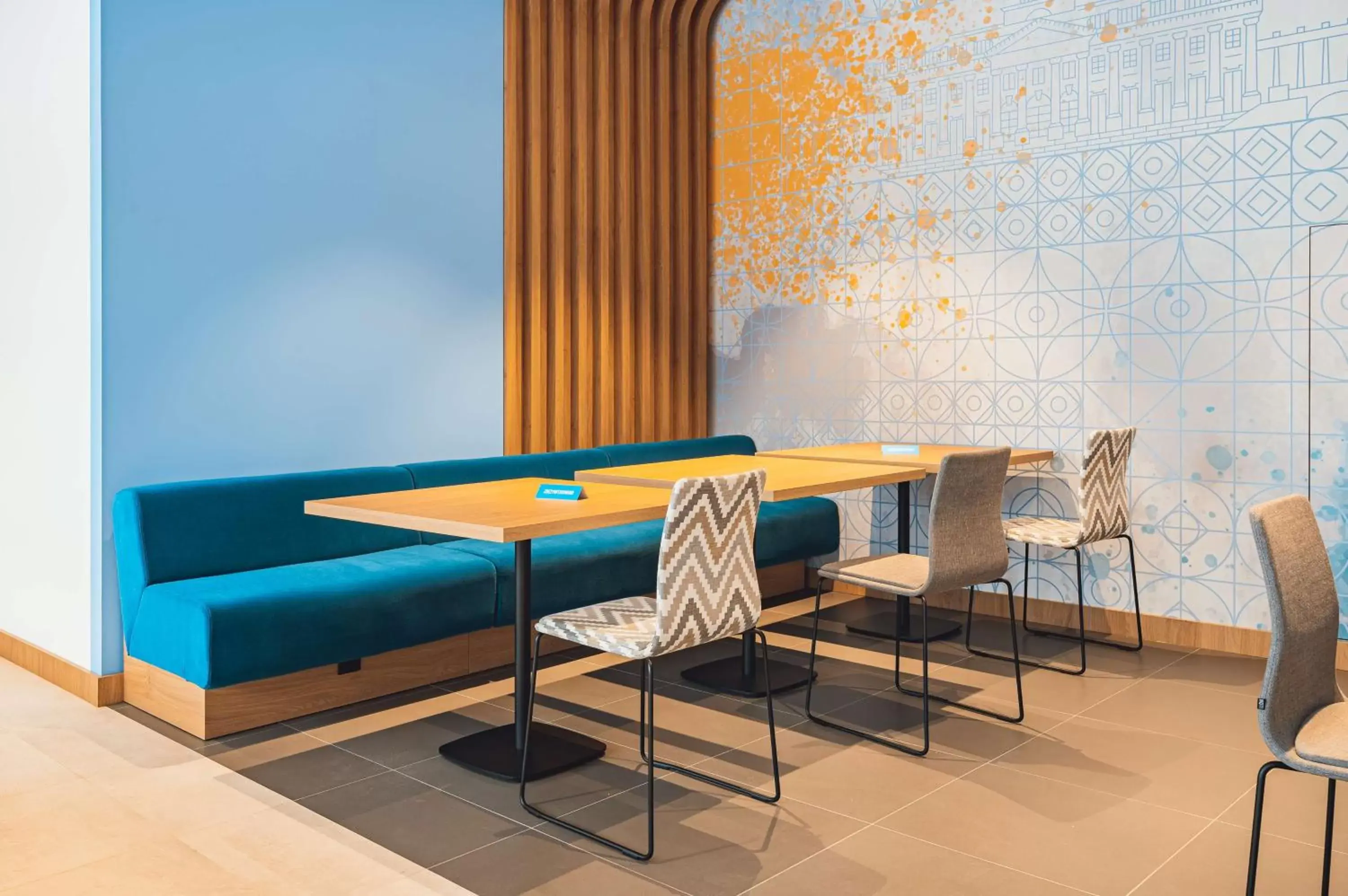 Dining area in Hampton By Hilton Warsaw Reduta