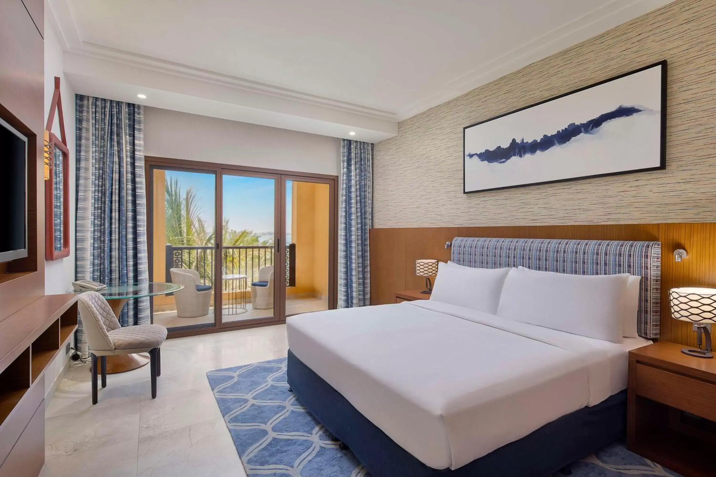 Bed in DoubleTree by Hilton Resort & Spa Marjan Island