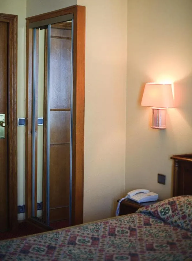 Decorative detail, Bed in Hotel Meslay Republique