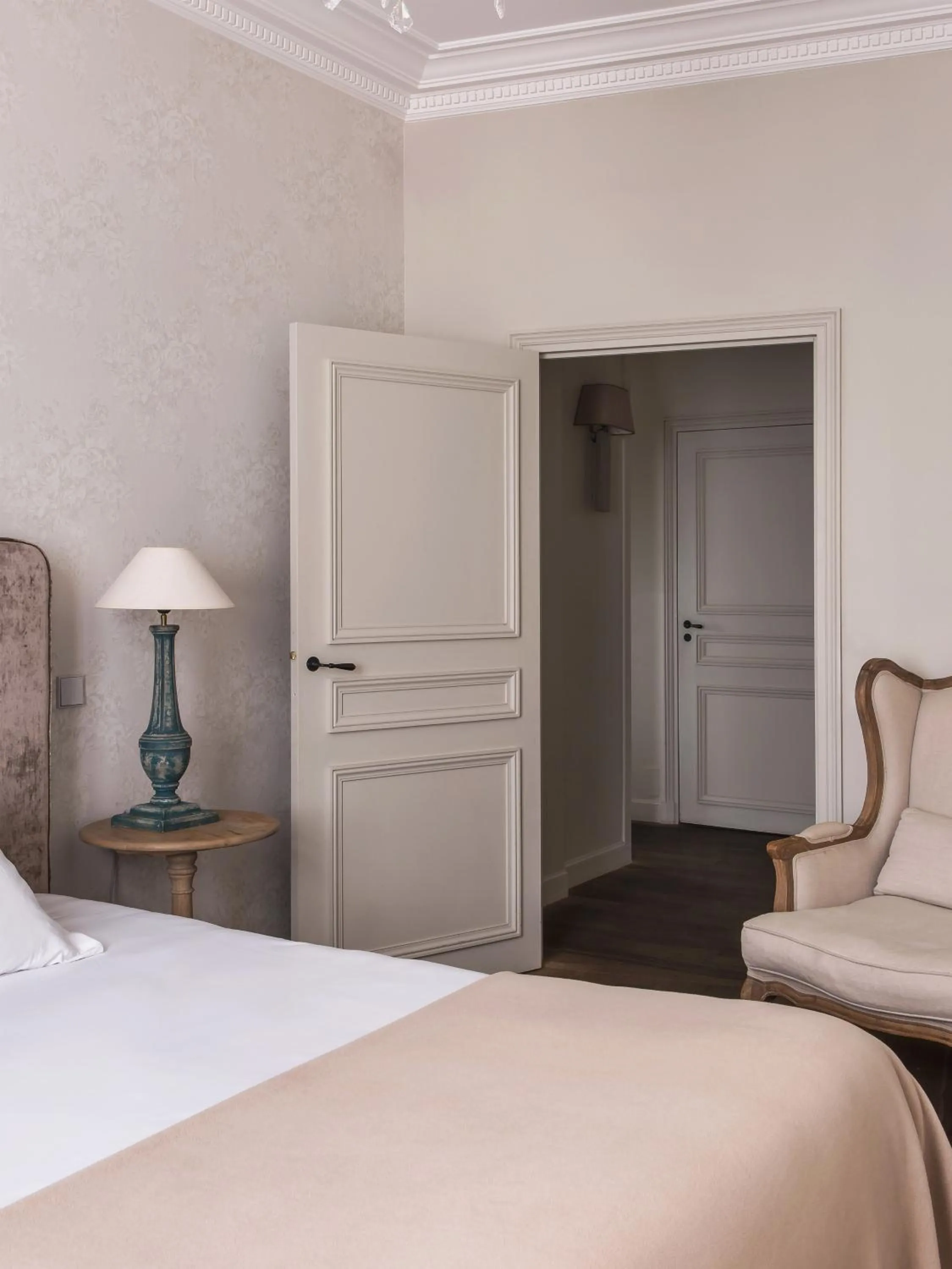 Bedroom, Bed in New Hotel Roblin