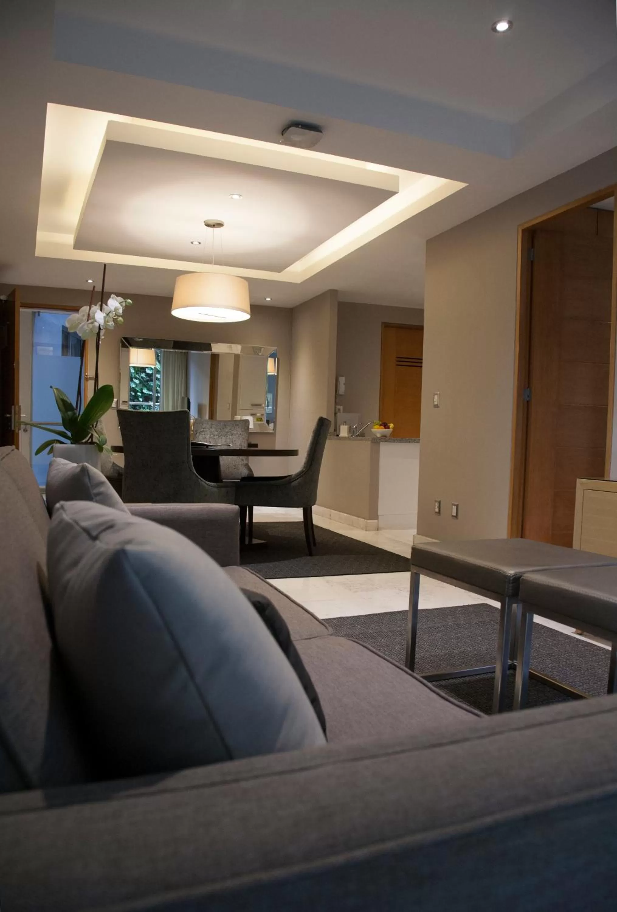 Living room in Pennsylvania Suites