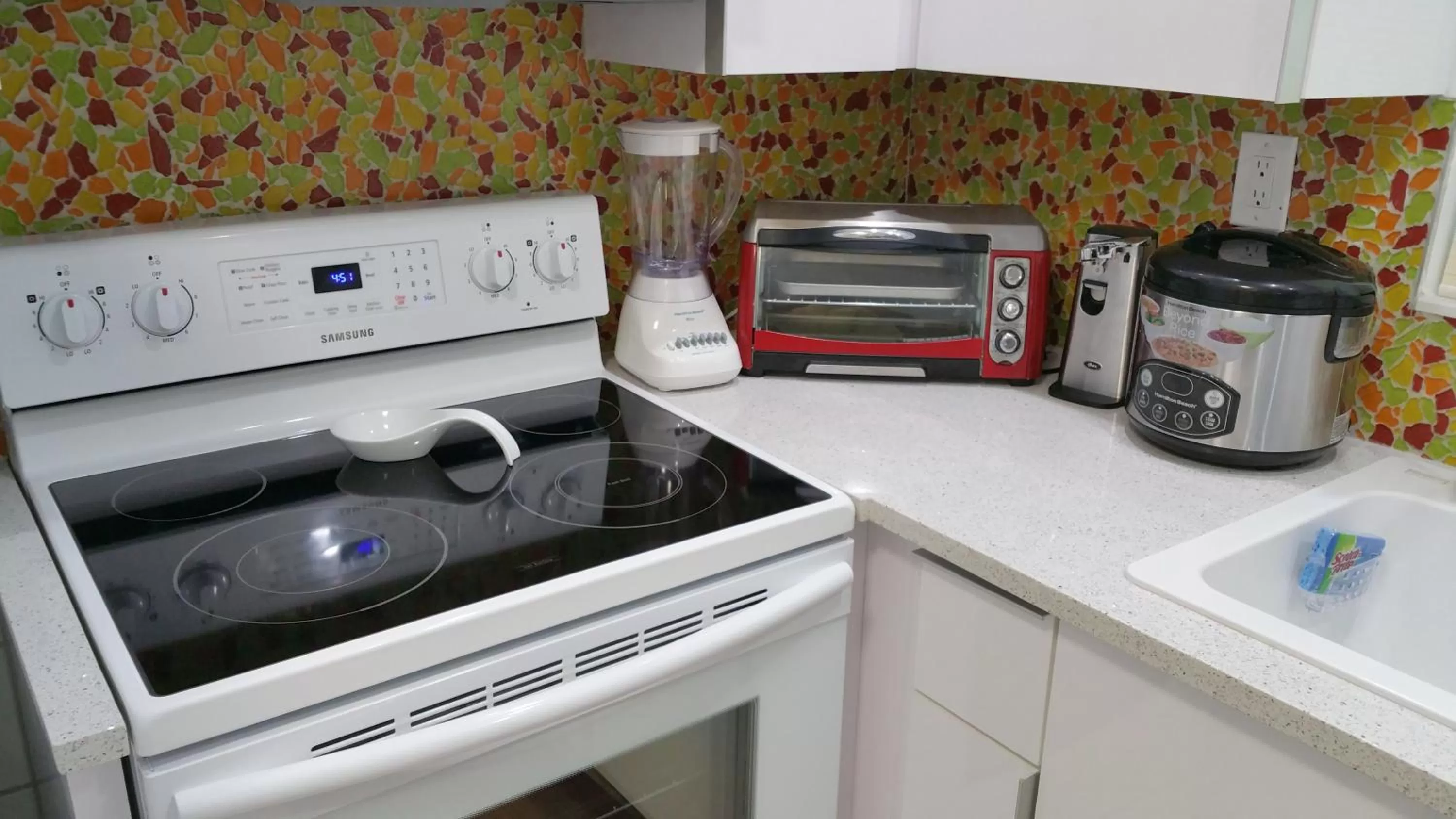 Kitchen or kitchenette in Downtown Hollywood Boutique Hotel