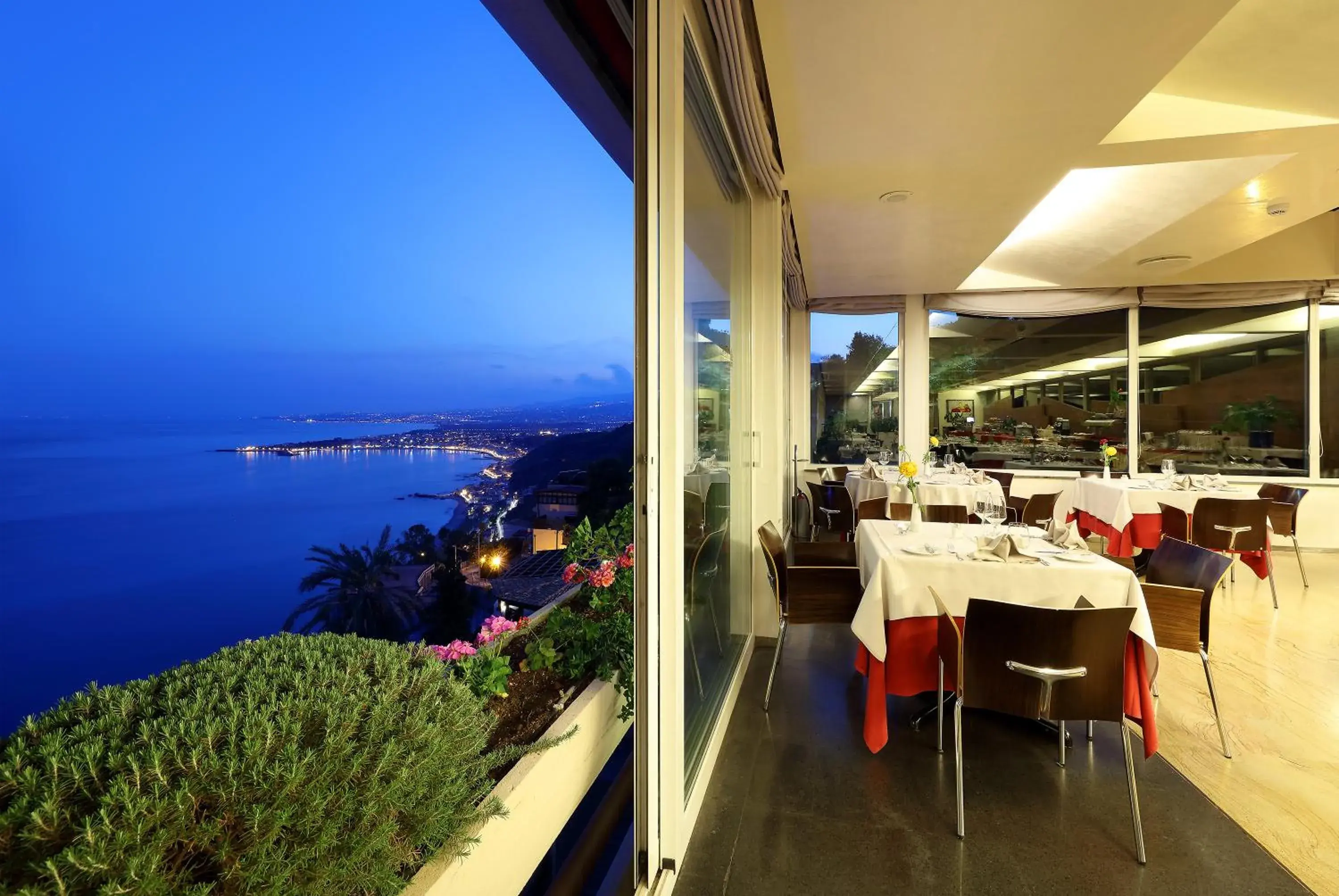 Restaurant/places to eat in Eurostars Monte Tauro Restaurant/places to eat in Eurostars Monte Tauro