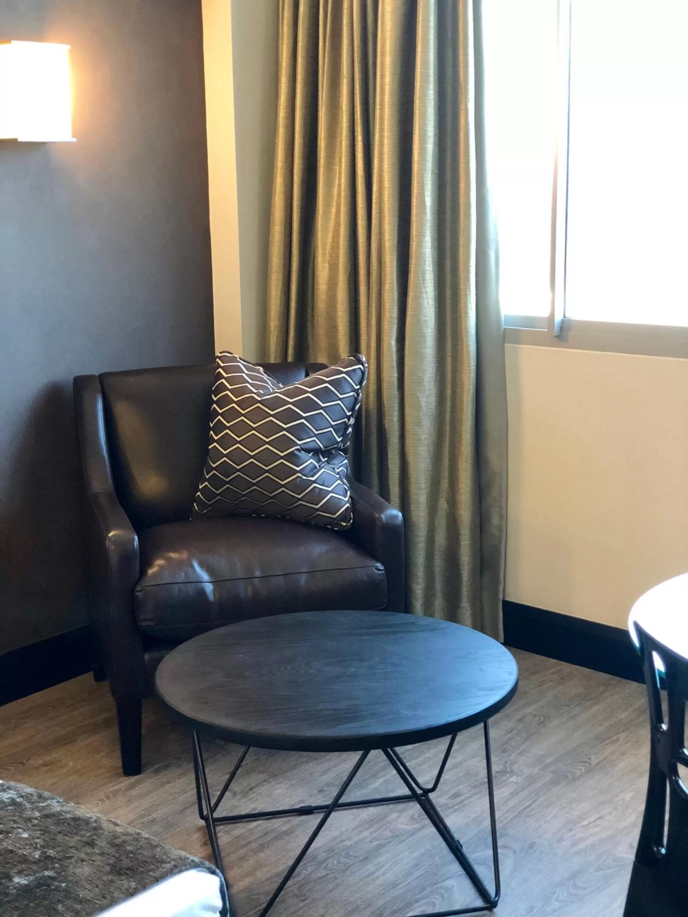 Seating area in Belaire Suites Hotel