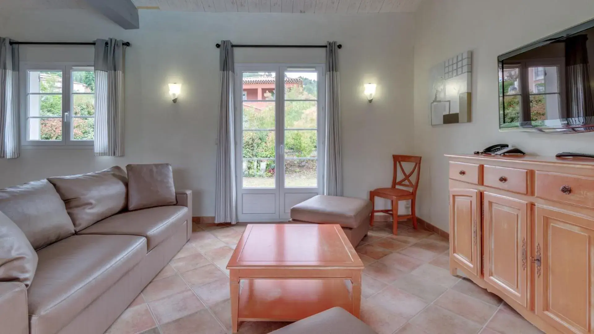 Living room, Seating Area in Vacancéole  Le Domaine de Camiole