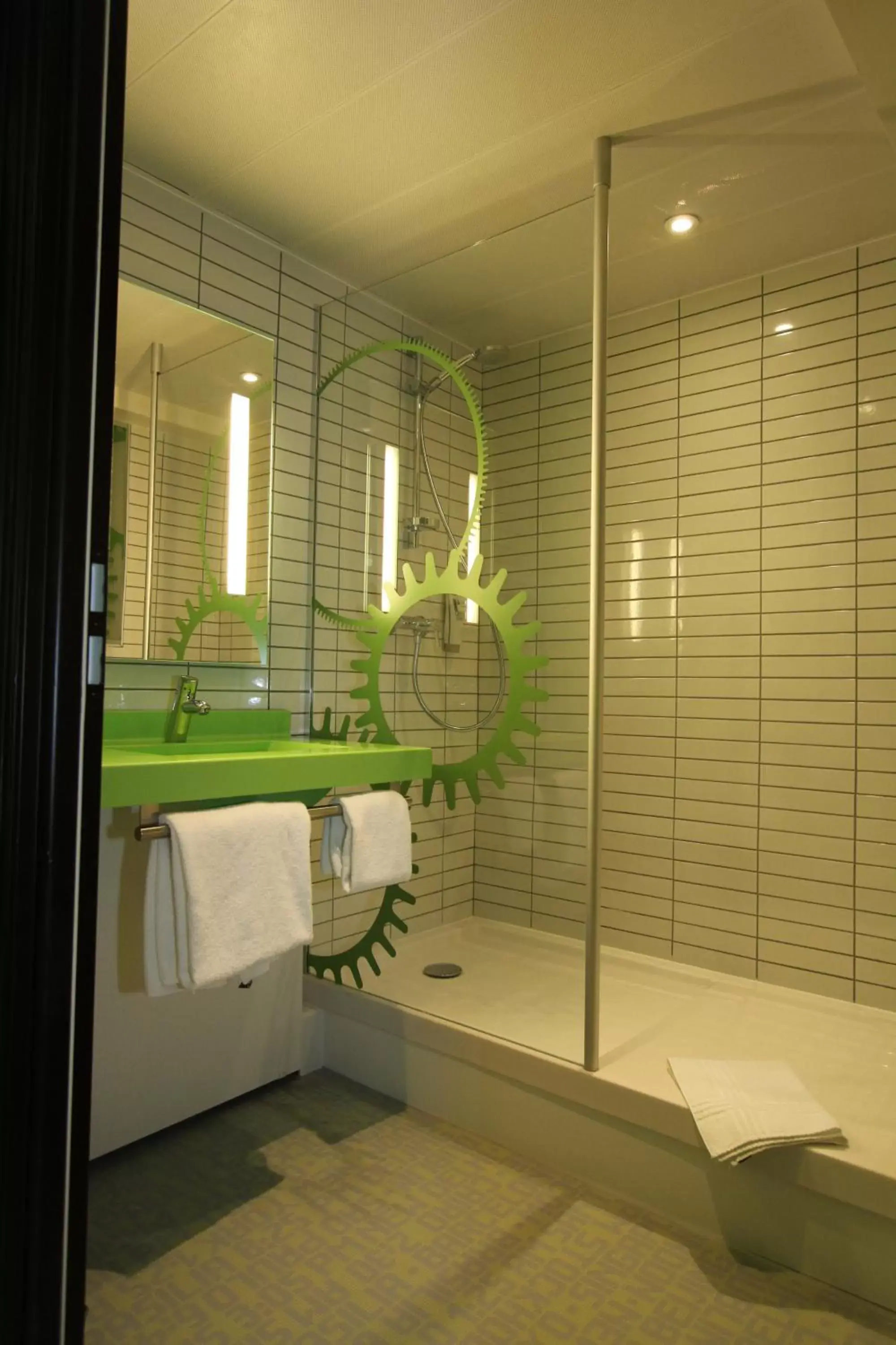 Bathroom in ibis Styles Besançon