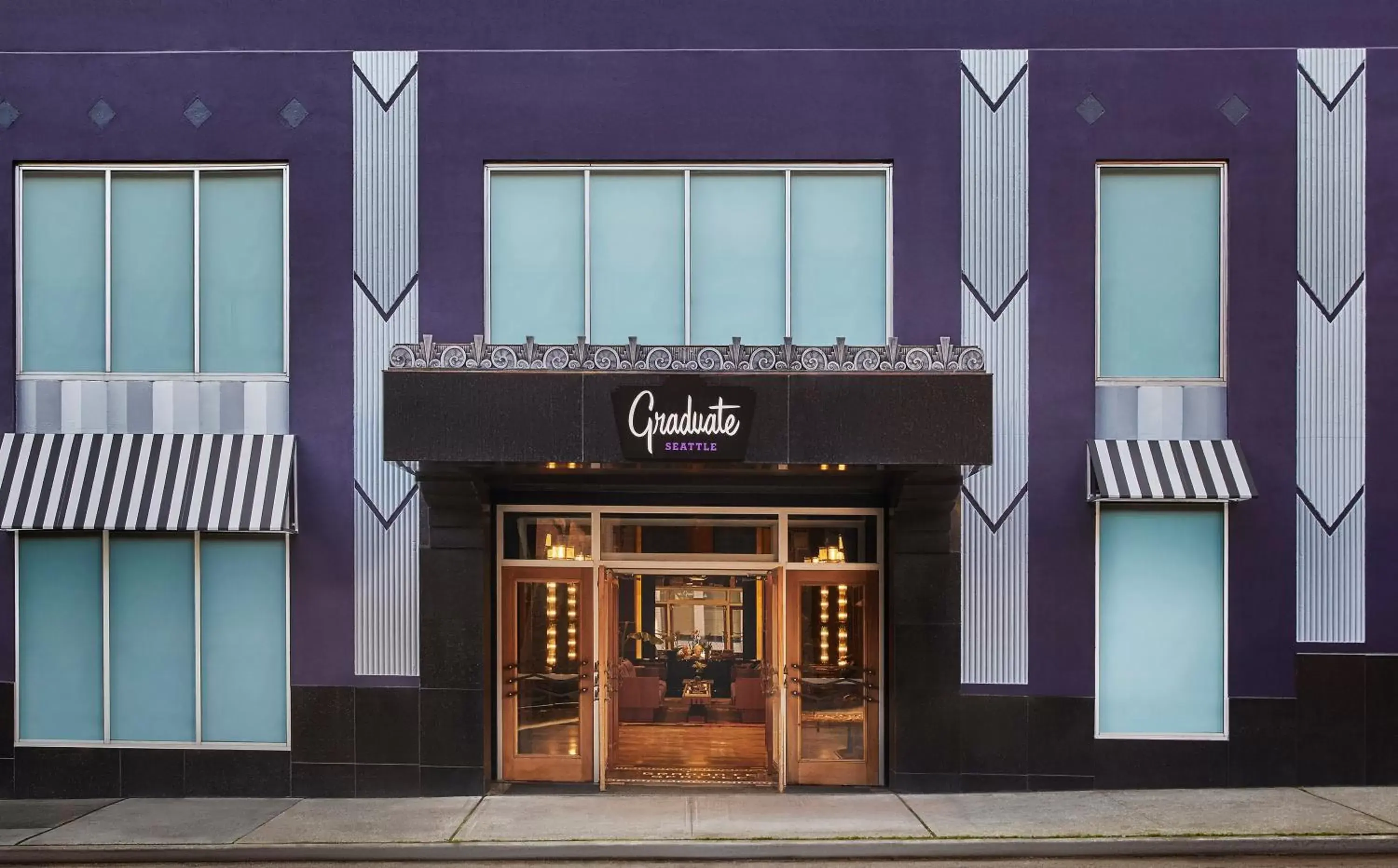 Facade/entrance in Graduate Seattle