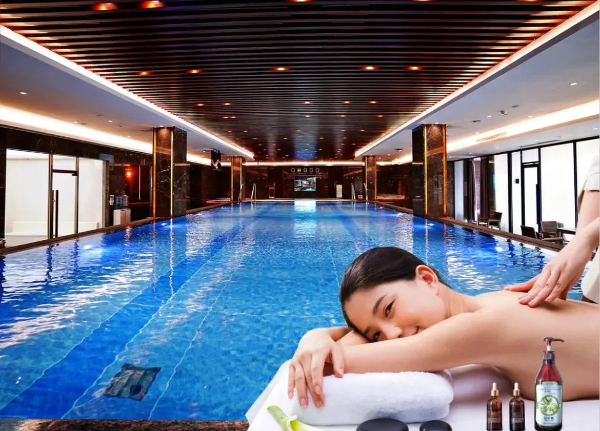 Swimming Pool in Changfeng Gloria Plaza Hotel