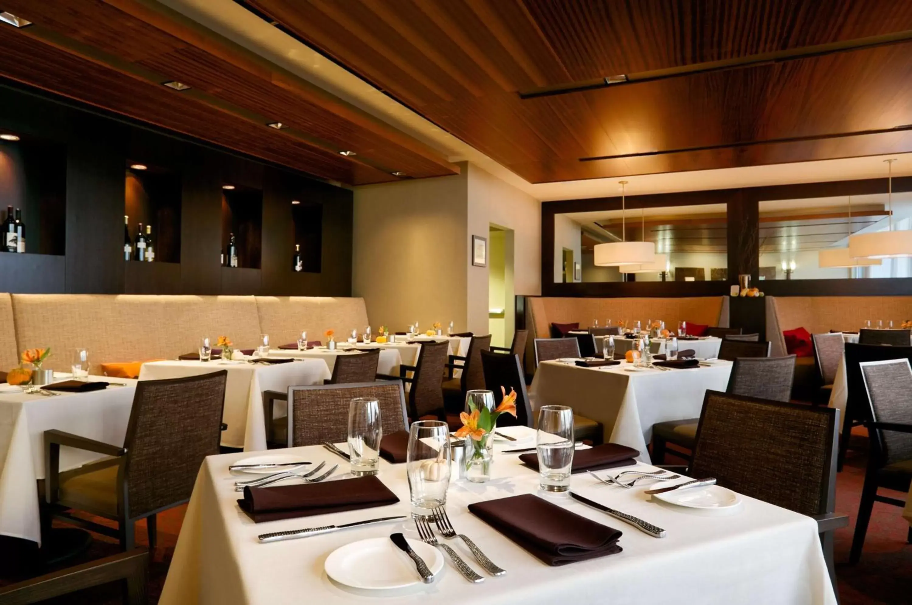Dining area, Restaurant/Places to Eat in Hilton Garden Inn Auburn