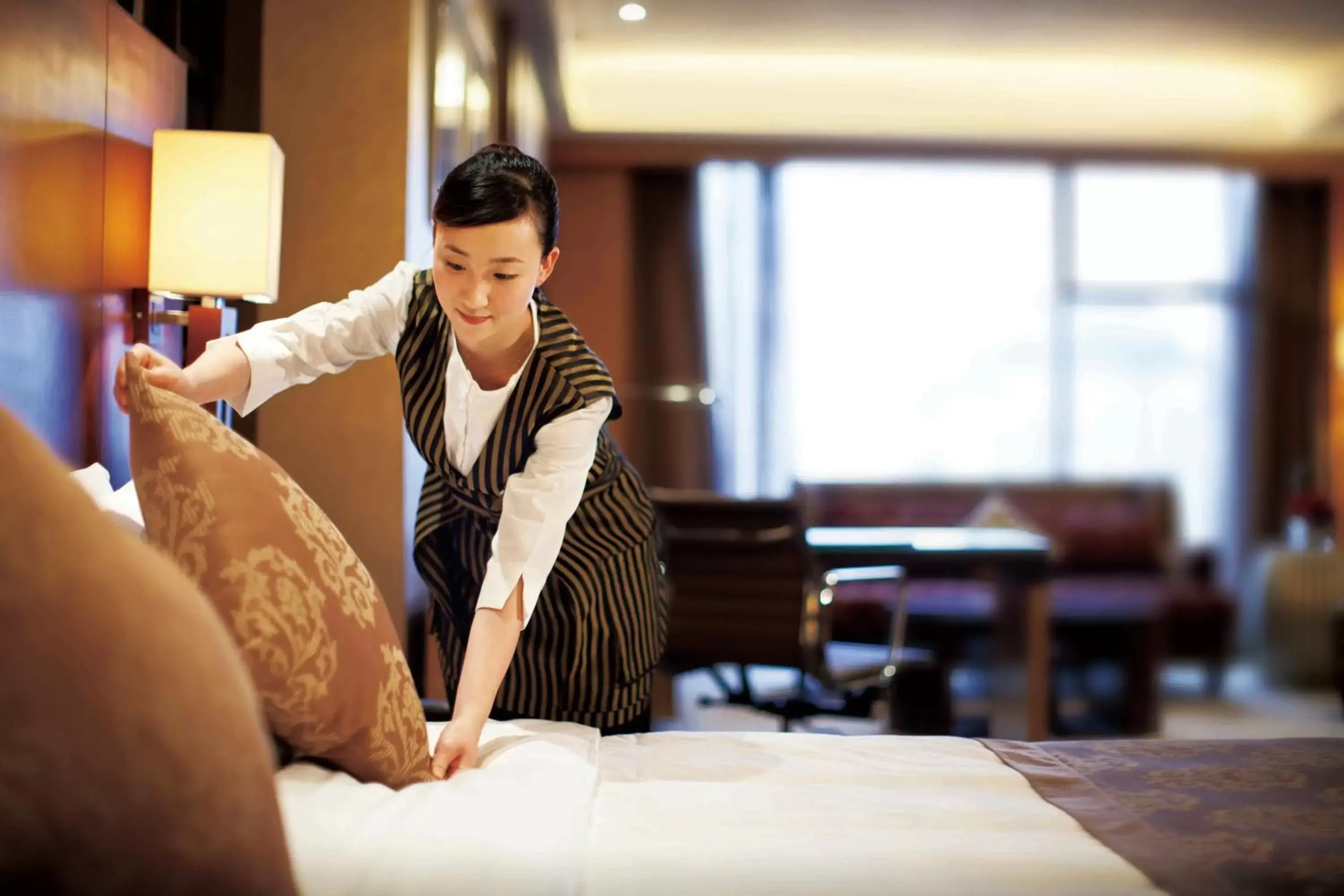 Staff in Glenview ITC Plaza Chongqing Staff in Glenview ITC Plaza Chongqing