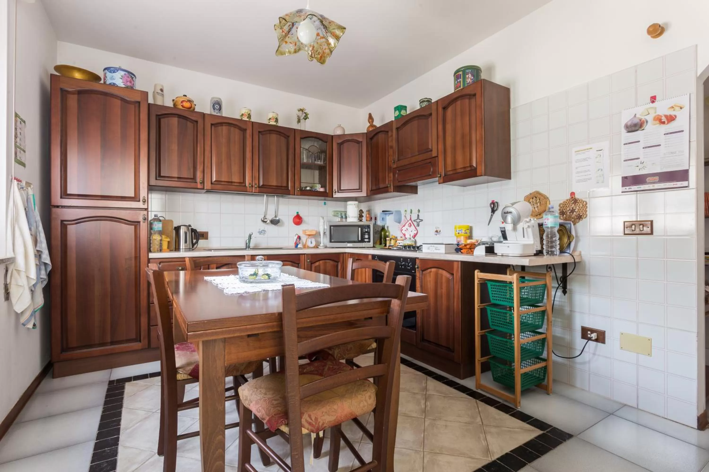 Communal kitchen in B&B Il Mirto