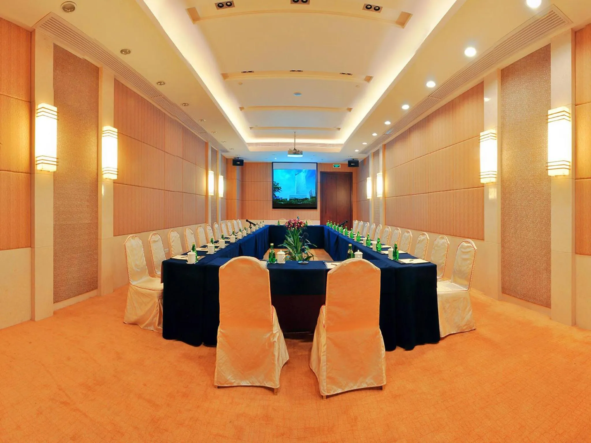 Meeting/conference room in HJ International Hotel