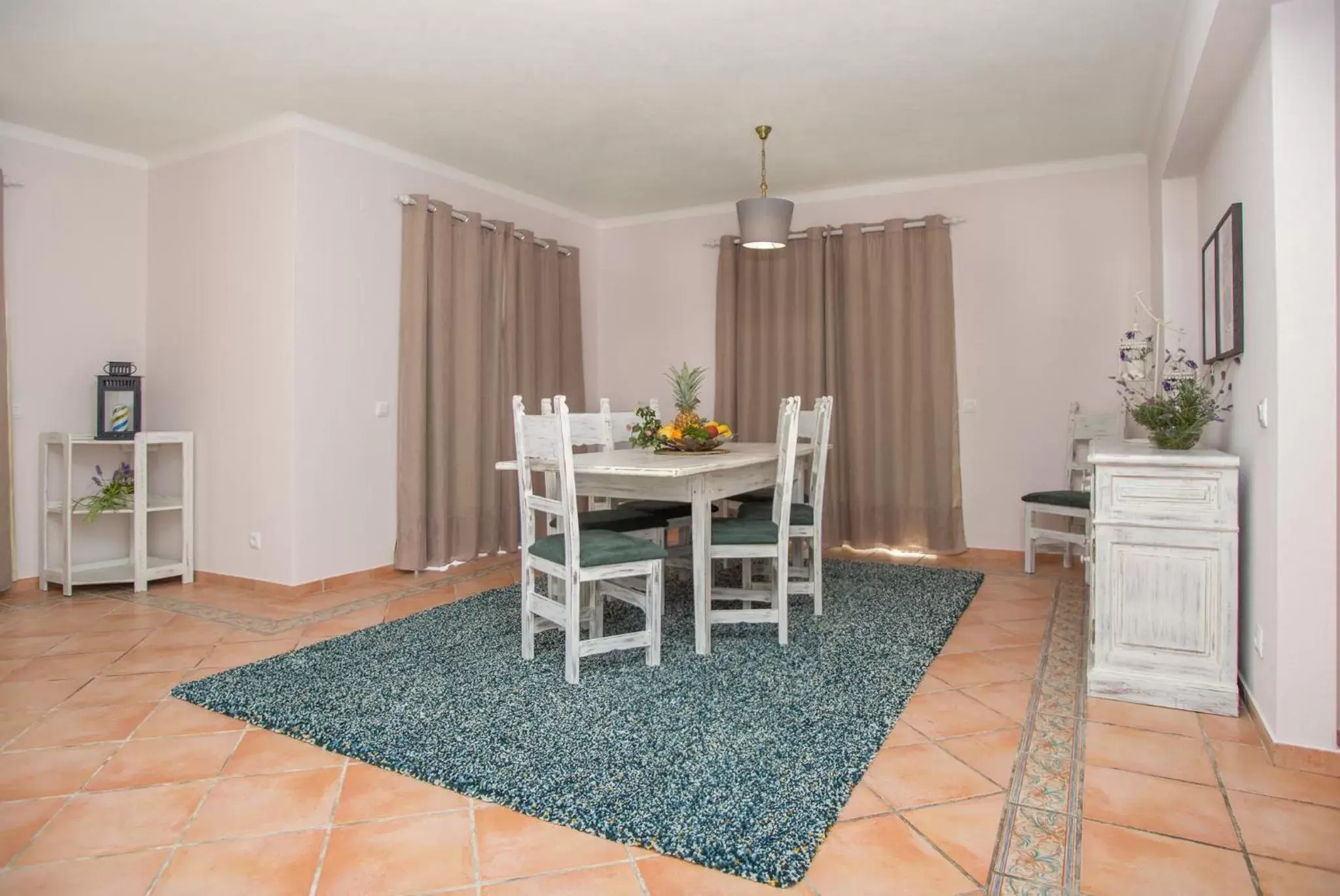 Living room, Dining Area in Colina da Lapa & Villas