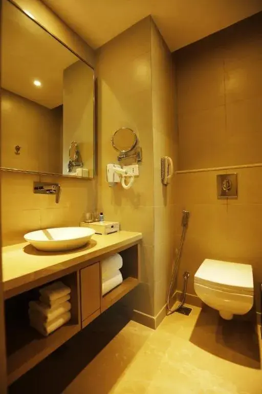 Bathroom in Days Hotel Jaipur Tonk Road