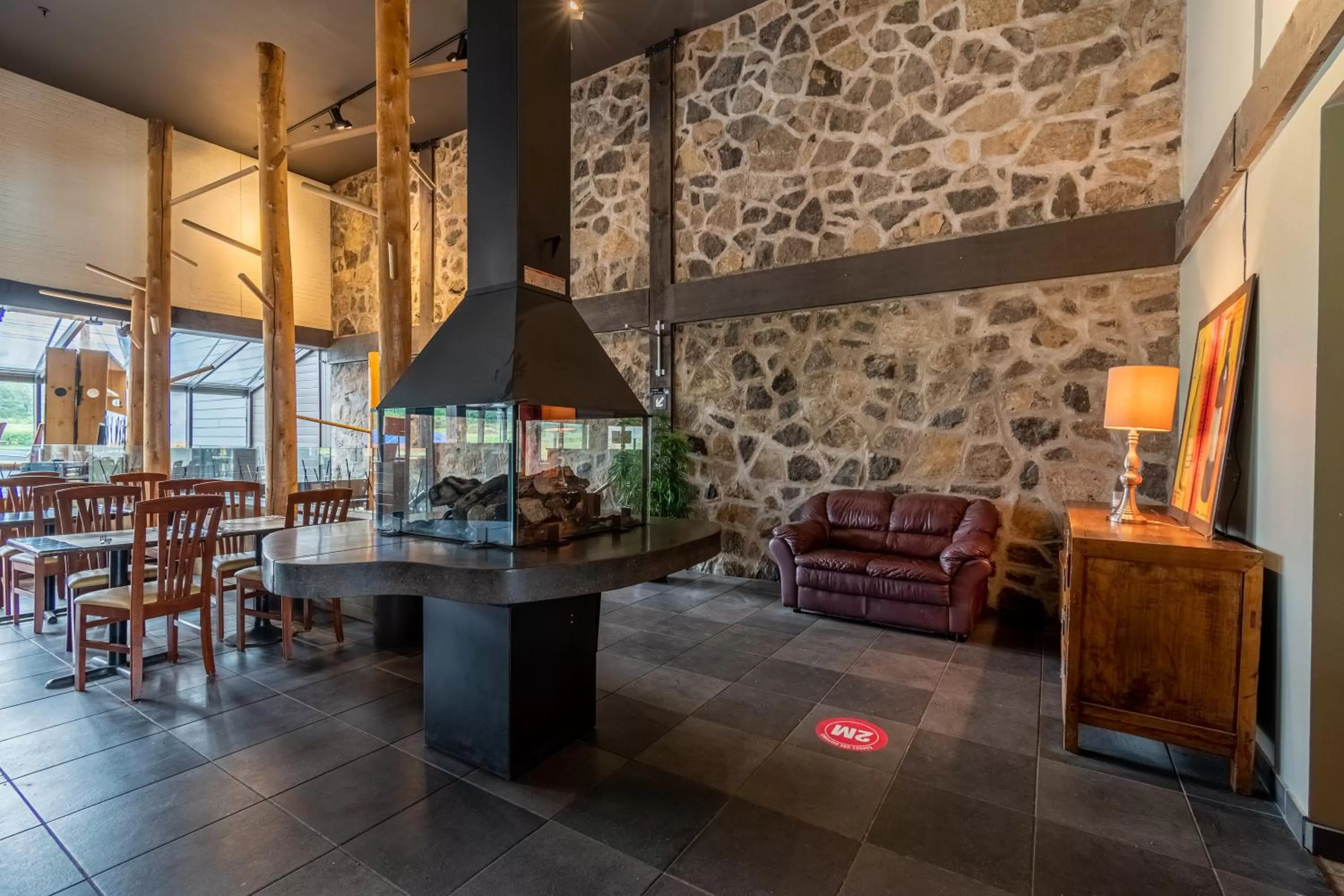 Restaurant/places to eat in Condos Vacances MSA HOTEL