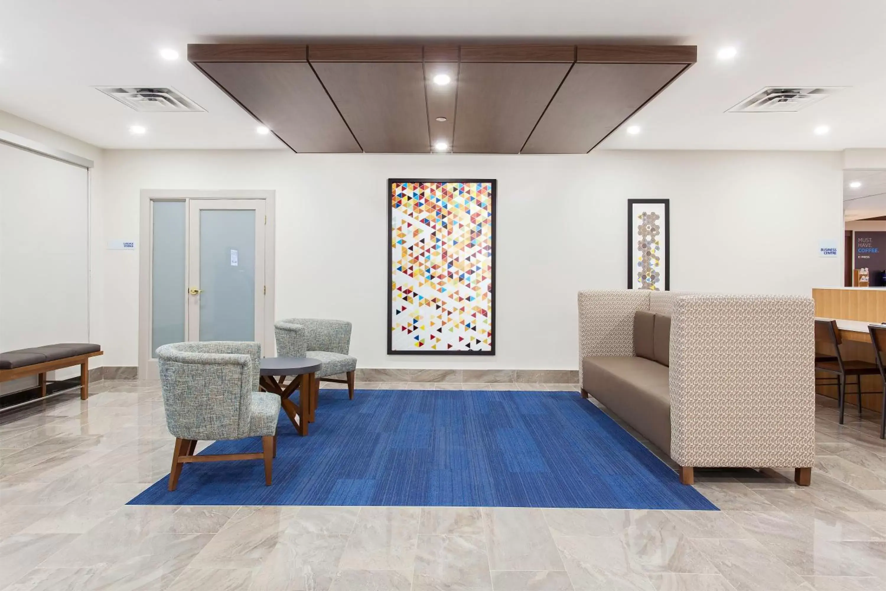 Lobby or reception, Seating Area in Holiday Inn Express & Suites Mississauga-Toronto Southwest, an IHG Hotel