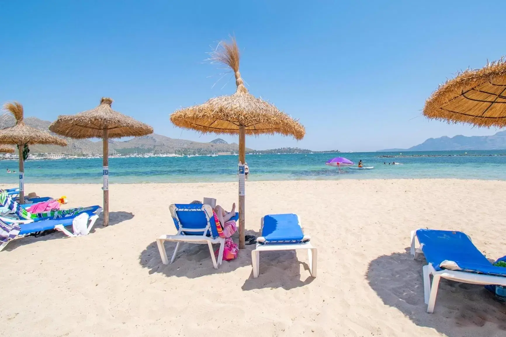 Nearby landmark, Beach in Apartamentos Falcó