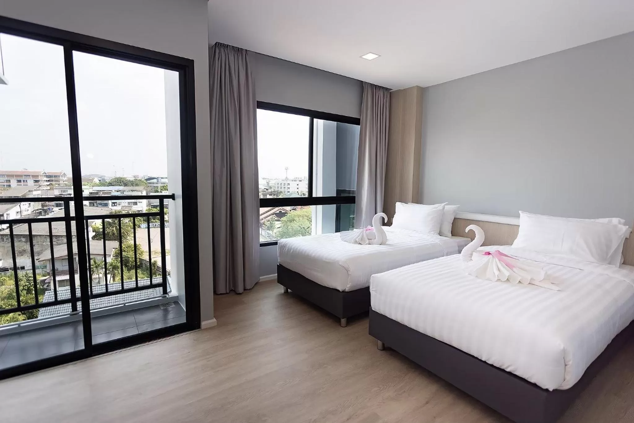 Bed in Napa Hotel Ratchaburi