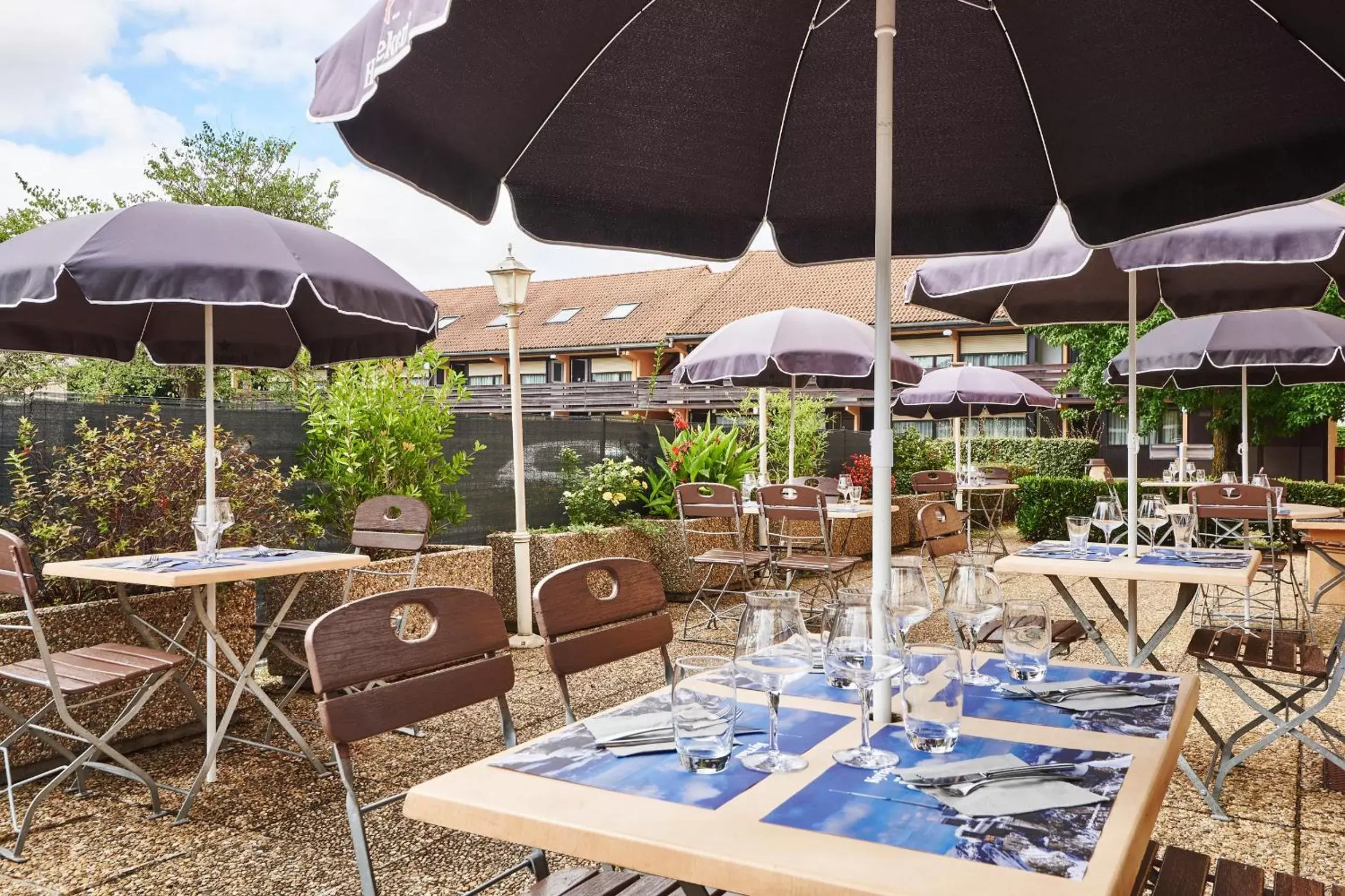 Patio, Restaurant/Places to Eat in Kyriad Tarbes Bastillac
