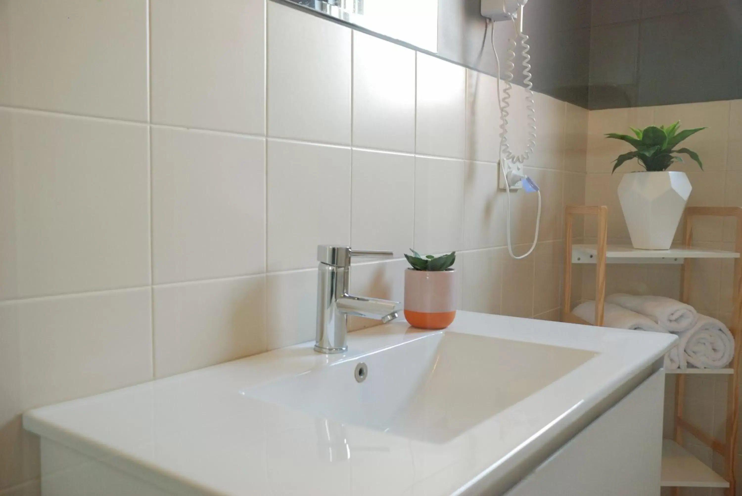 Toilet, Bathroom in Brunswick Tower Hotel