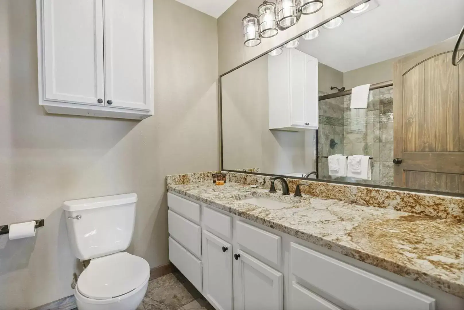 Bathroom in Table Rock Resorts at Indian Point