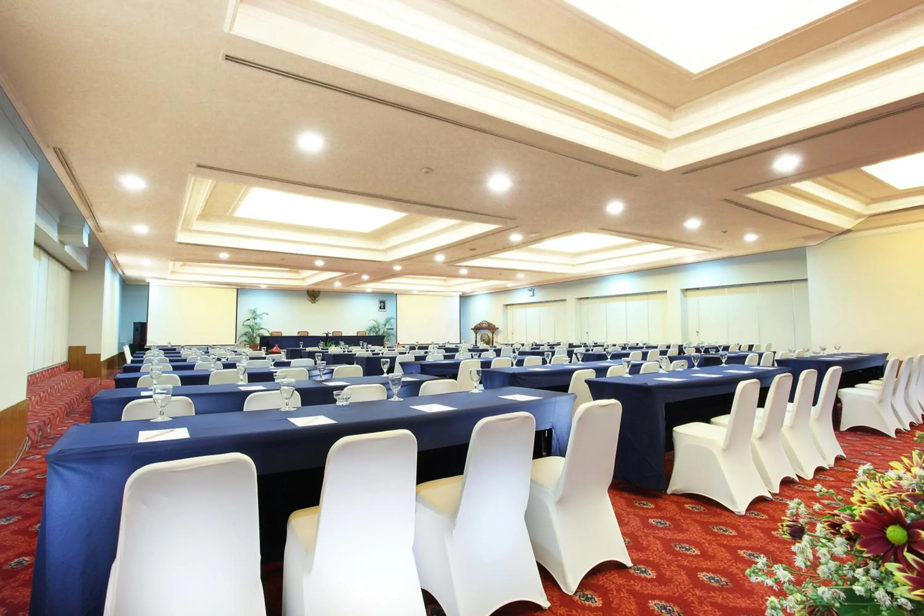 Business facilities in Hotel New Saphir Yogyakarta