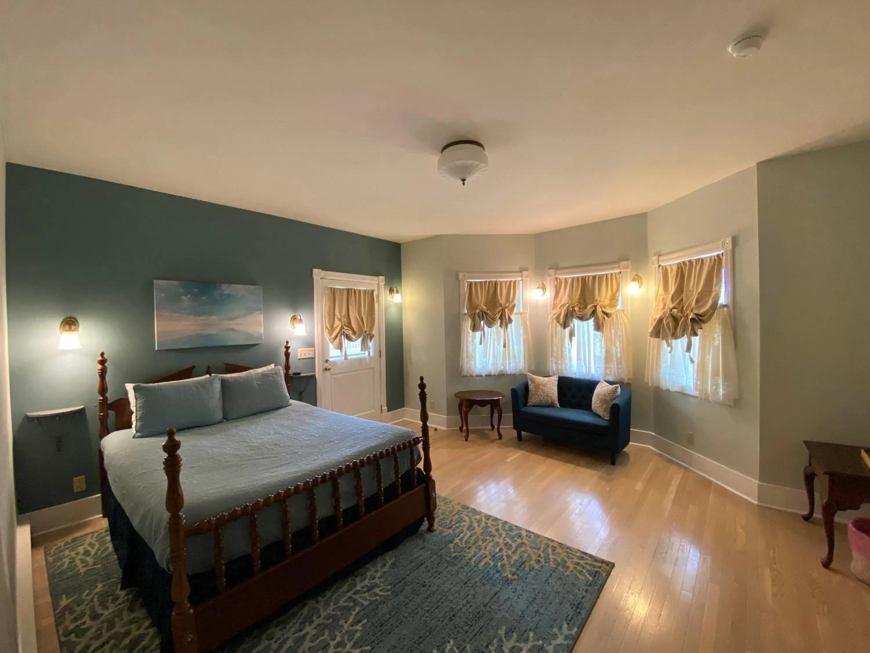 Bedroom, Bed in The Edenwild Boutique Inn