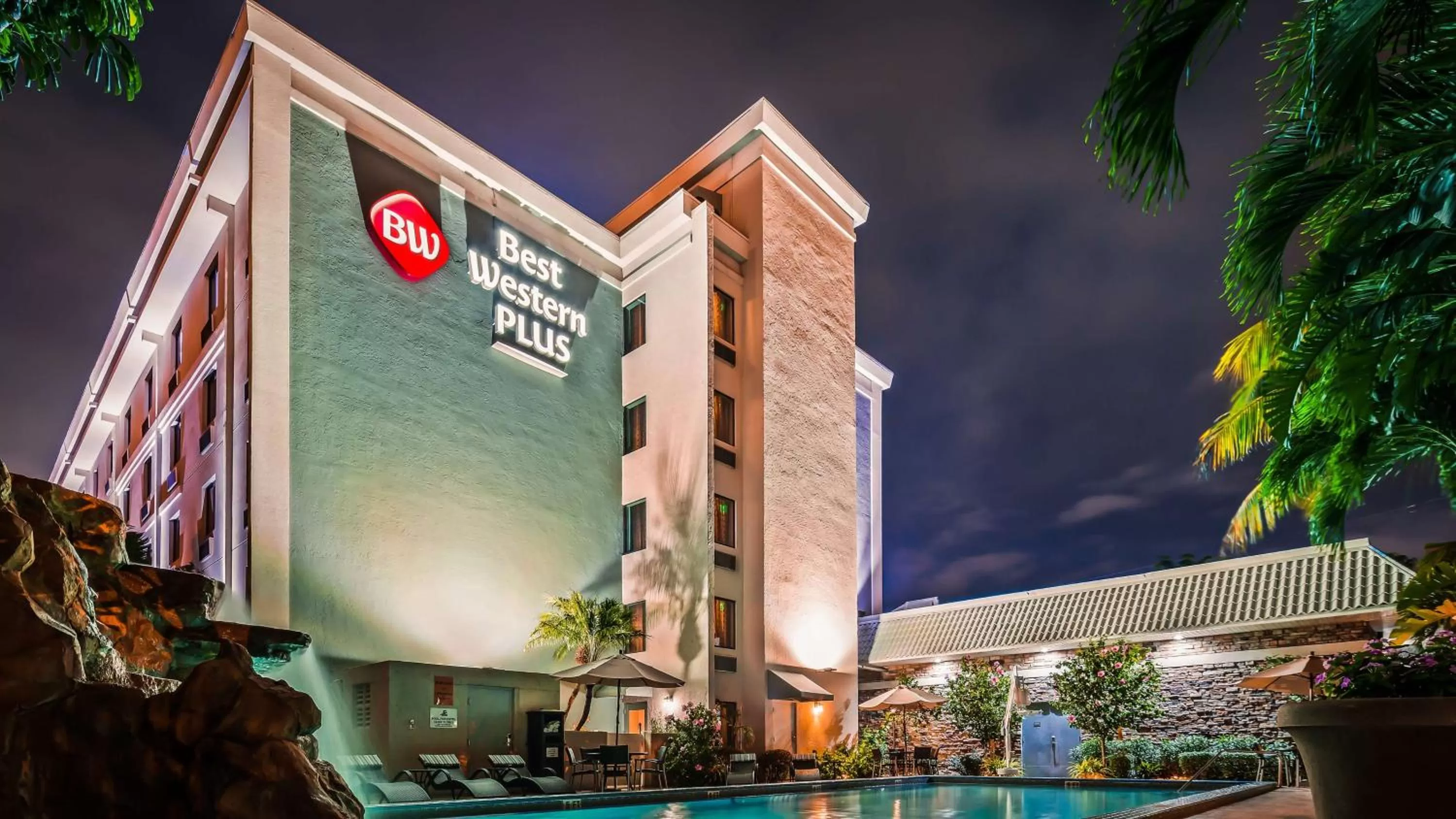 Property building in Best Western Plus Hollywood/Aventura