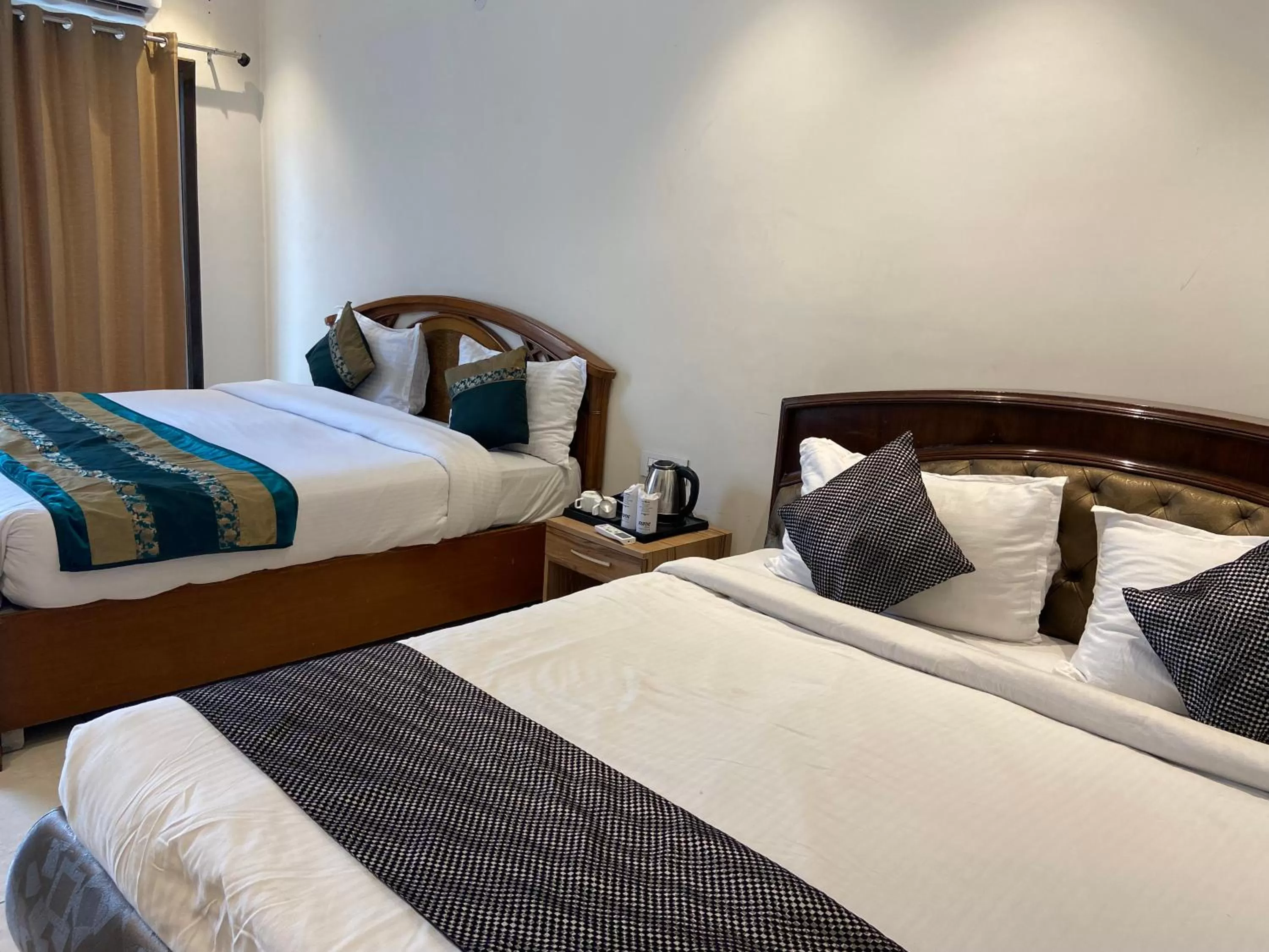 Bedroom, Bed in Hotel Exotic - 5 min walk from Golden Temple